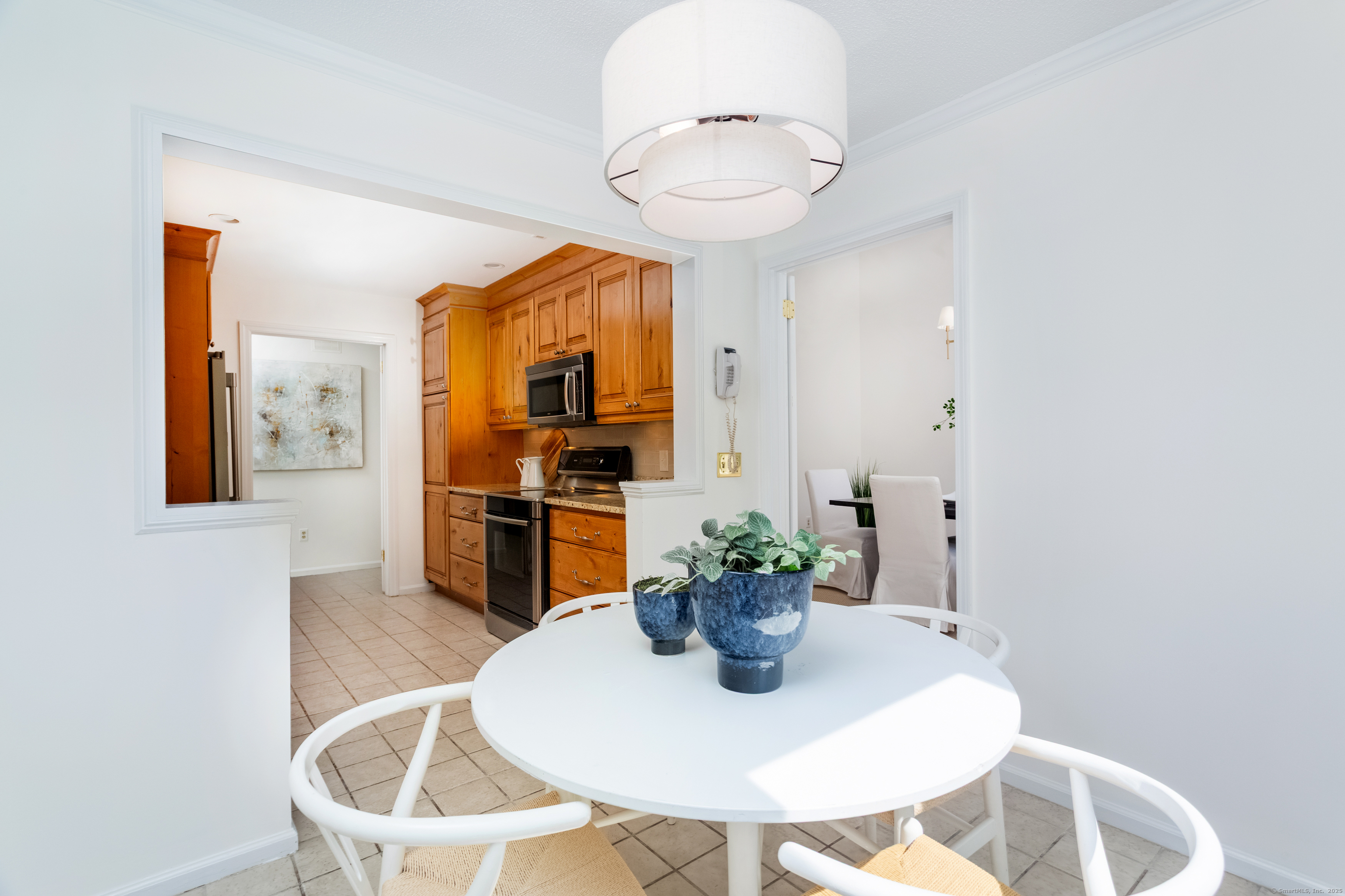 Westport, Connecticut 06880, United States, 2 Bedrooms Bedrooms, ,3 BathroomsBathrooms,Residential,Active,210564