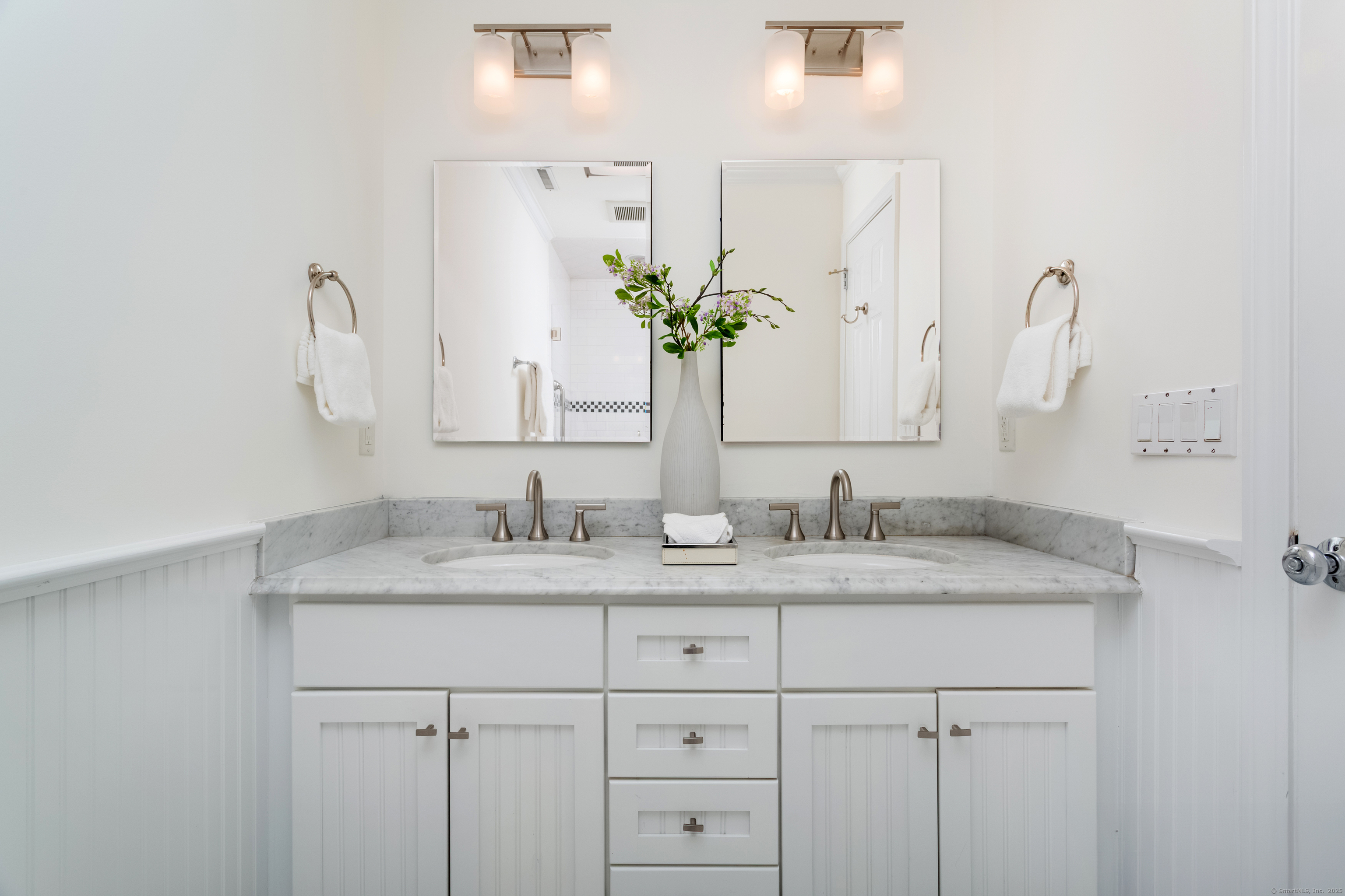 Westport, Connecticut 06880, United States, 2 Bedrooms Bedrooms, ,3 BathroomsBathrooms,Residential,Active,210564