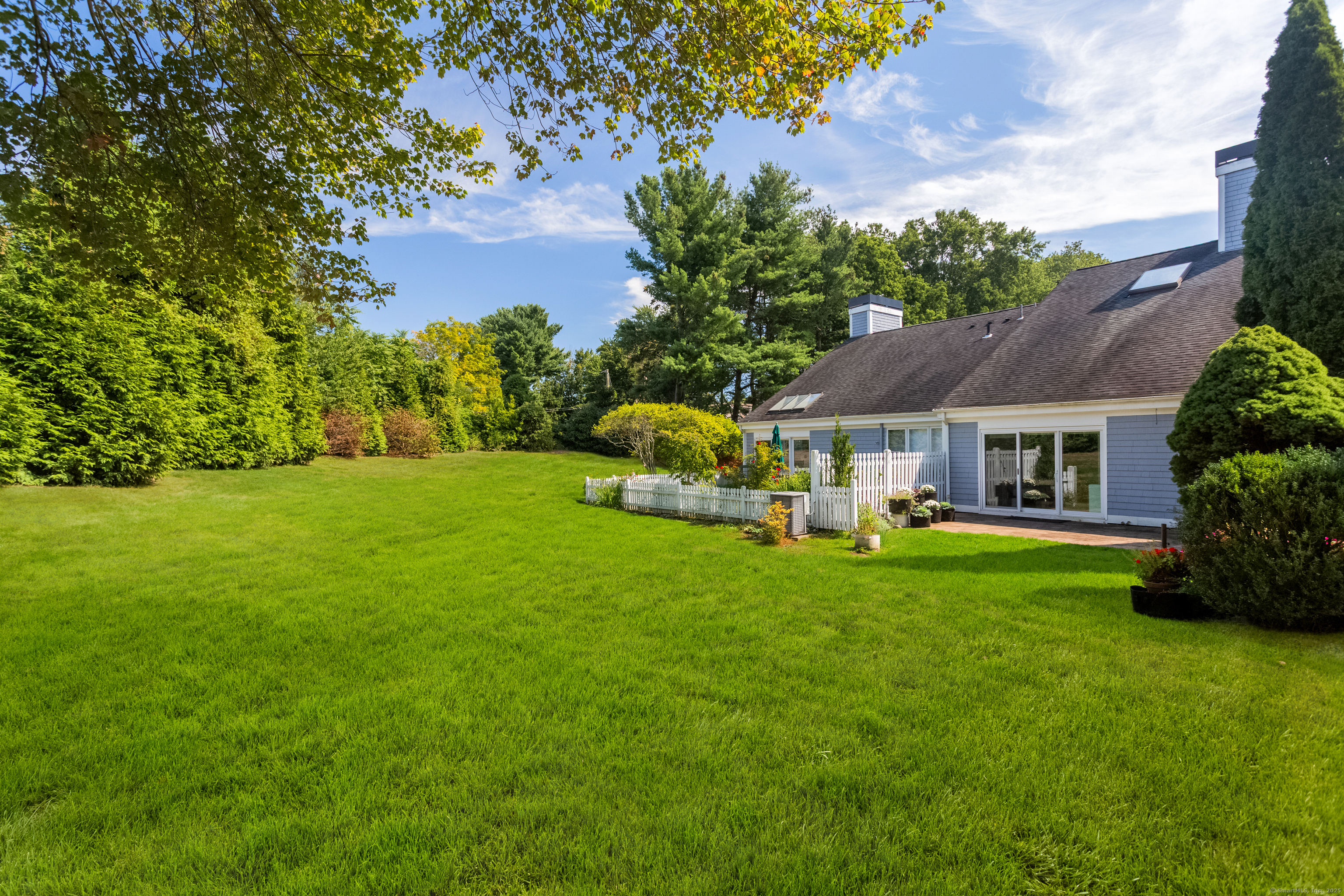 Westport, Connecticut 06880, United States, 2 Bedrooms Bedrooms, ,3 BathroomsBathrooms,Residential,Active,210564