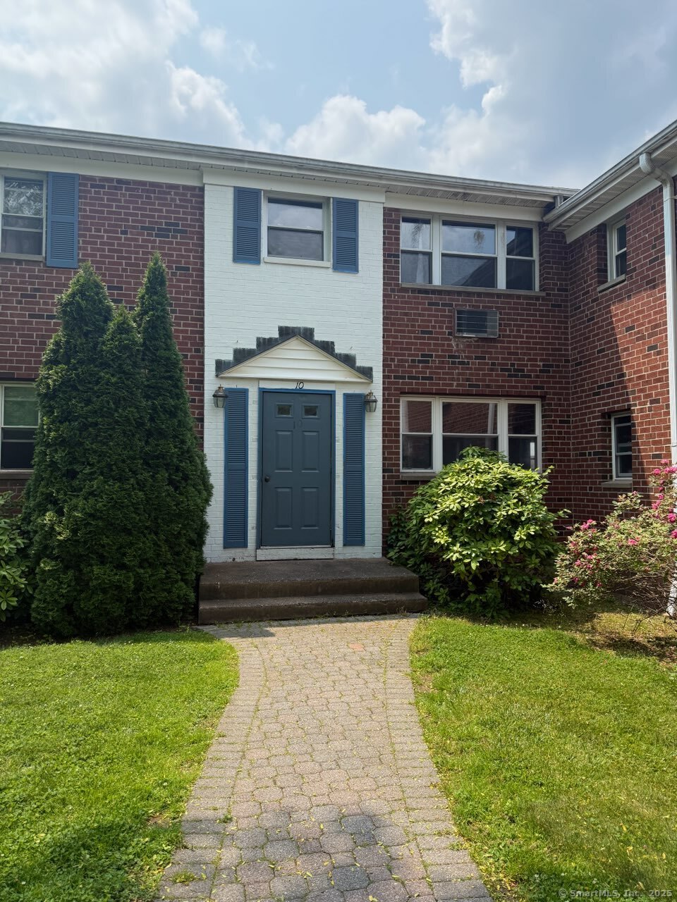 Colonial Drive Apt A, Rocky Hill, Connecticut - 2 Bedrooms  
1 Bathrooms  
4 Rooms - 