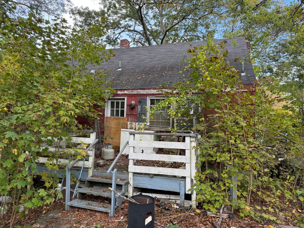 Photo of 64 Pennsylvania Avenue, Montville, CT 06370 (MLS # 24132225)