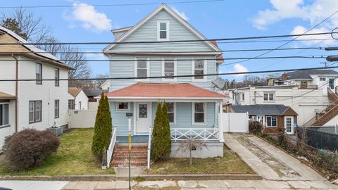 Photo of 26 Woodmont Avenue, Bridgeport, CT 06606 (MLS # 24151379)