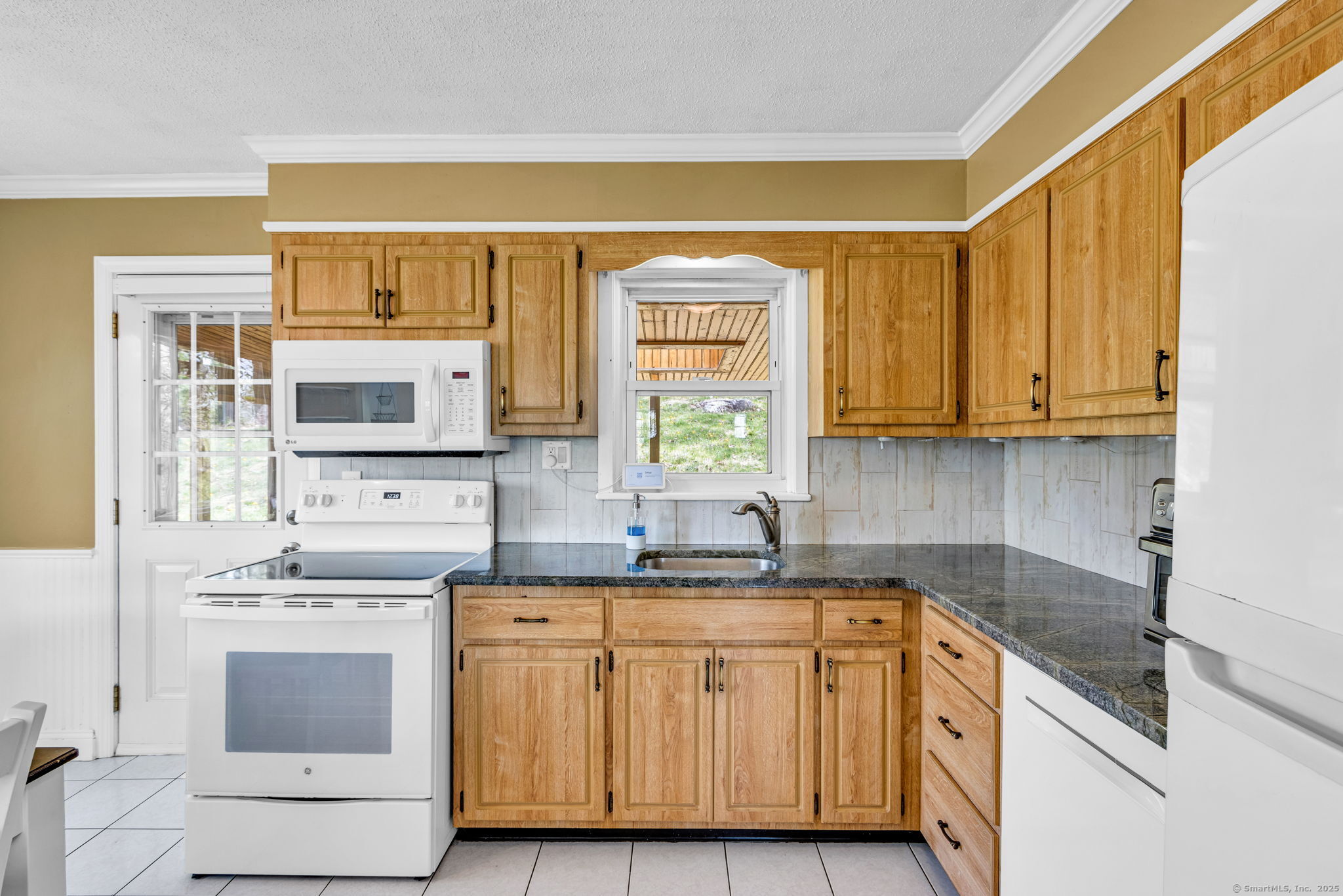 9 Schermerhorn Drive, New Fairfield, Connecticut image 5
