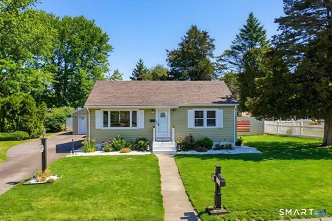 Photo of 3 Cedar Street, Waterford, CT 06385 (MLS # 24165028)