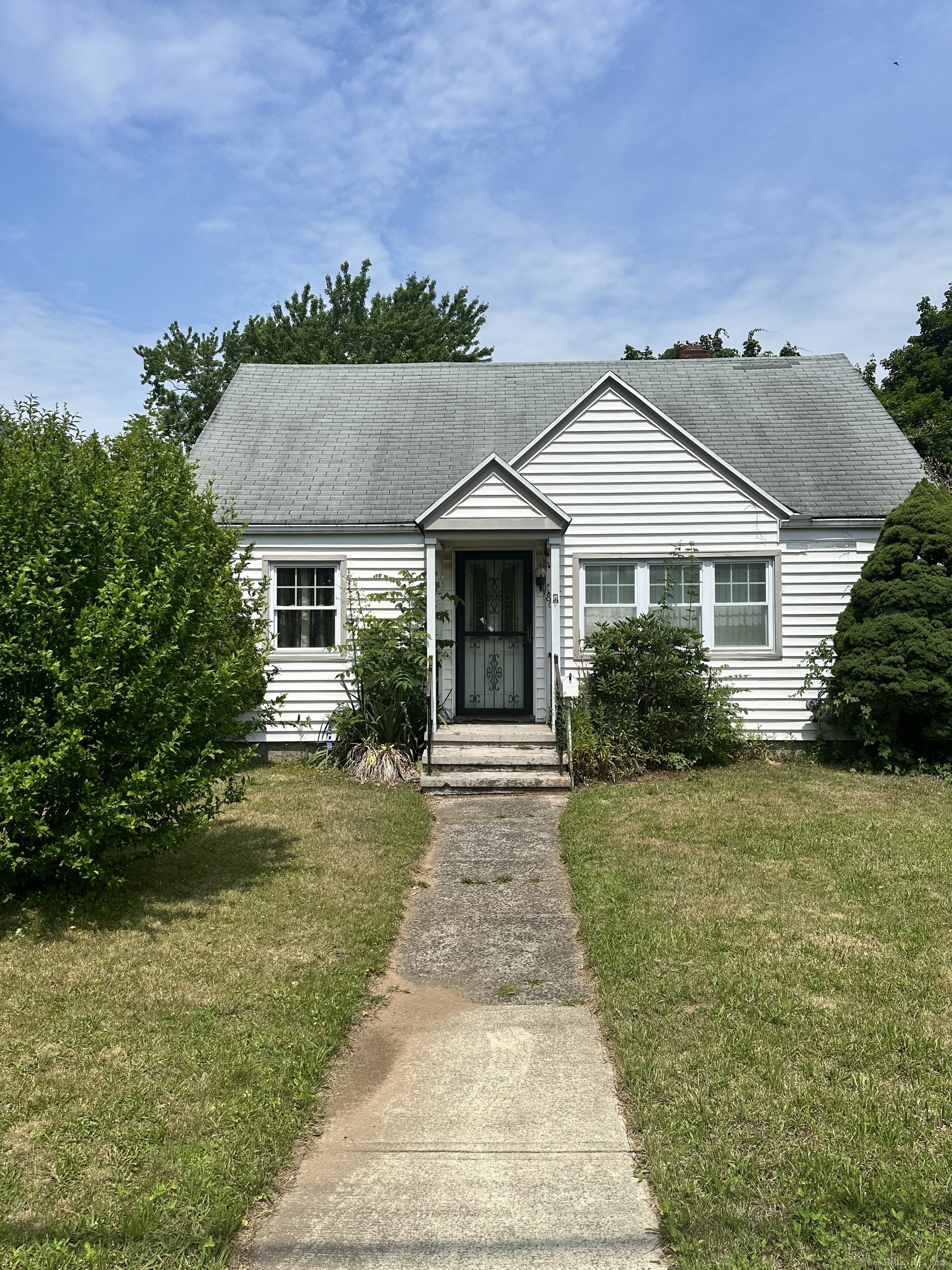 86 Ramsdell Street, New Haven, Connecticut - 2 Bedrooms  
1 Bathrooms  
5 Rooms - 