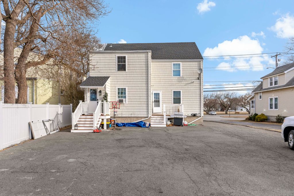 Photo of 788 Reef Road, Fairfield, CT 06824 (MLS # 24159010)