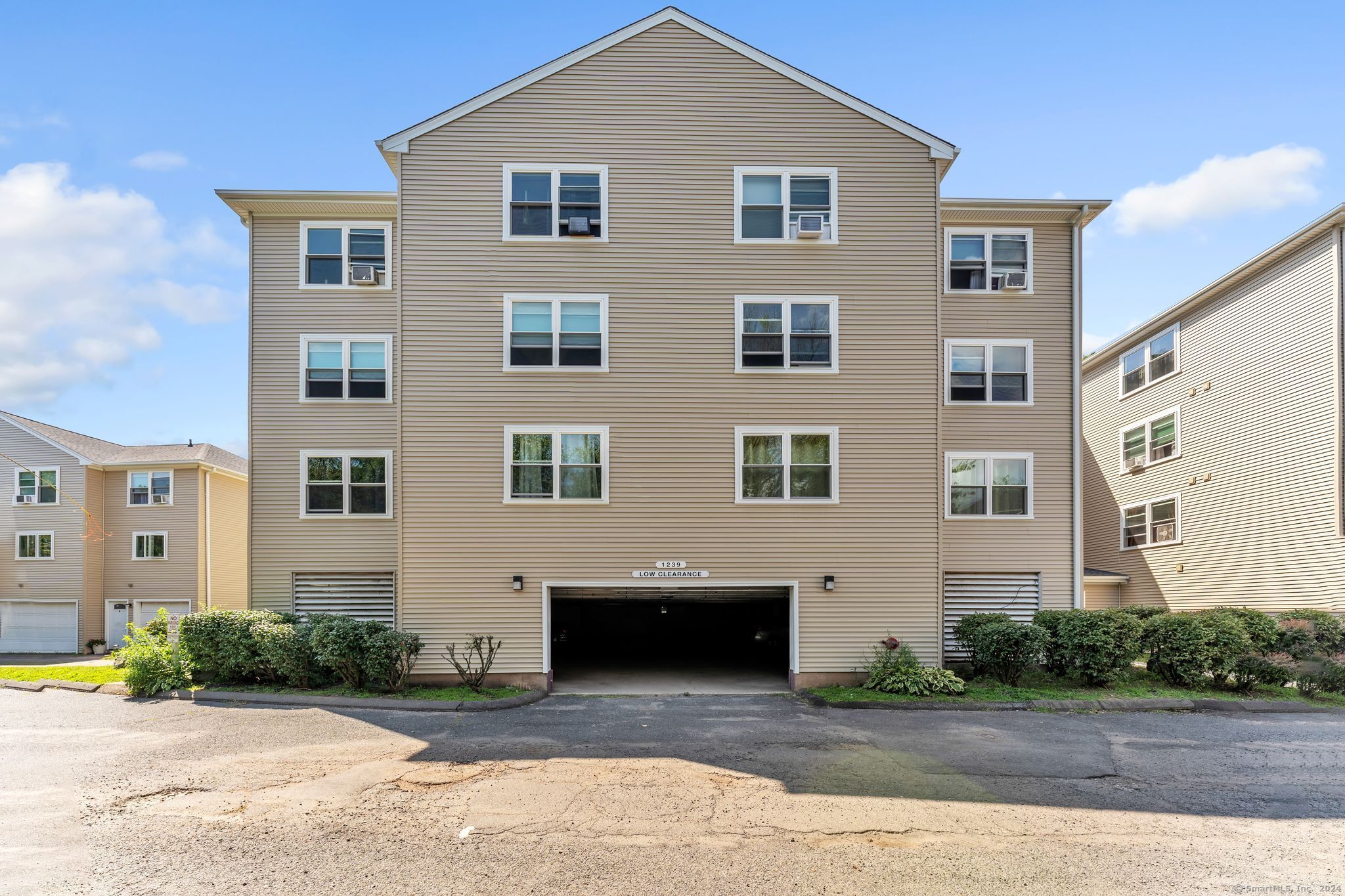 East Street Apt C2, New Britain, Connecticut - 2 Bedrooms  
1 Bathrooms  
4 Rooms - 