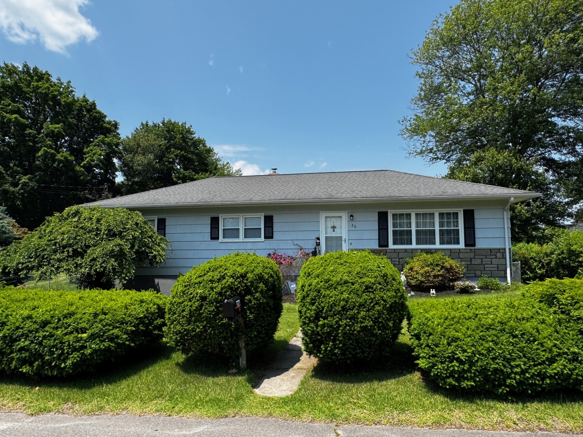 Property for Sale at Oakleaf Drive, Waterbury, Connecticut - Bedrooms: 3 
Bathrooms: 2 
Rooms: 5  - $349,000