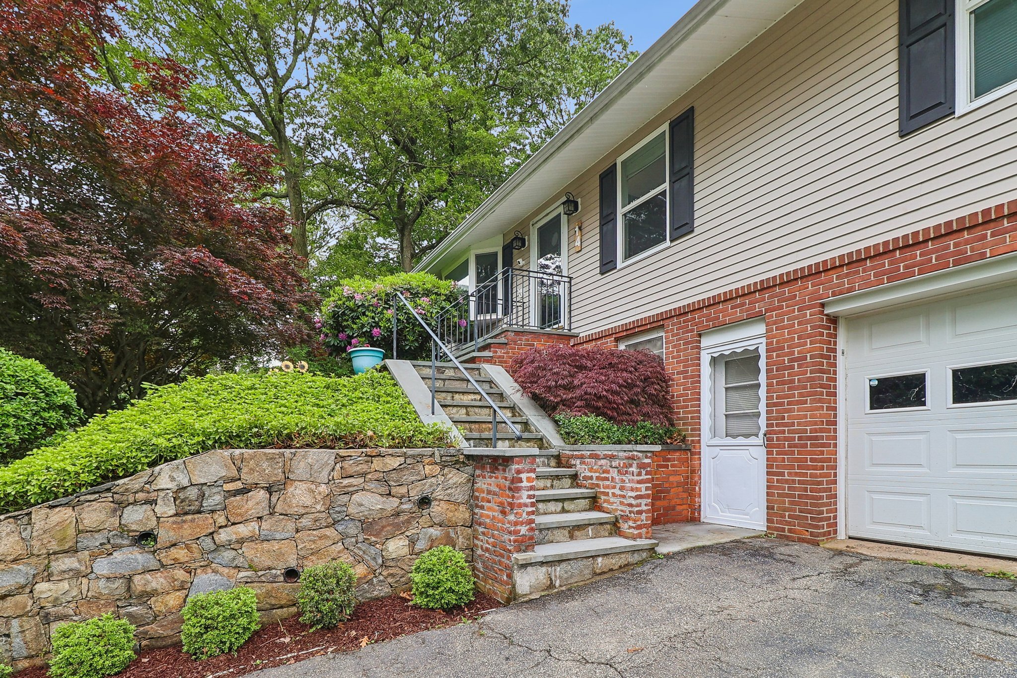 14 Knollwood Terrace East