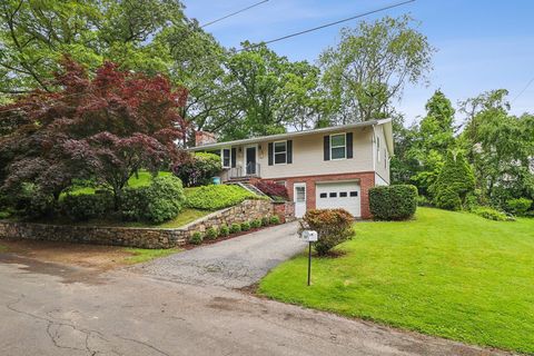 14 Knollwood Terrace East Shelton CT 06484