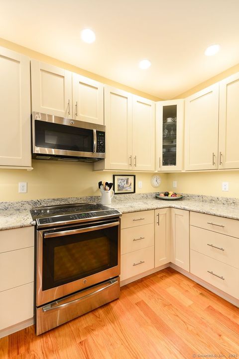 Tiny photo for 10 Fort Hill Road #3B, Groton, CT 06340 (MLS # 24151079)