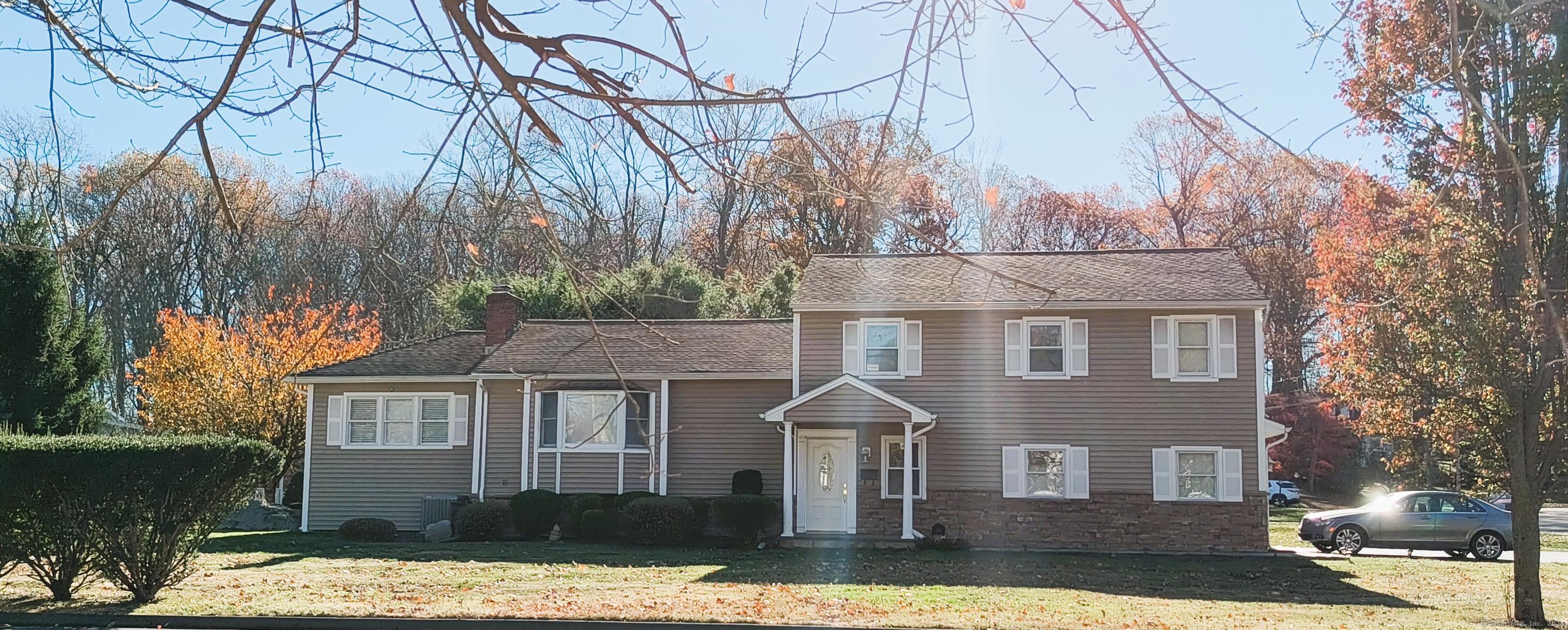 105 Ponus Avenue, Norwalk, Connecticut - 3 Bedrooms  
3 Bathrooms  
8 Rooms - 