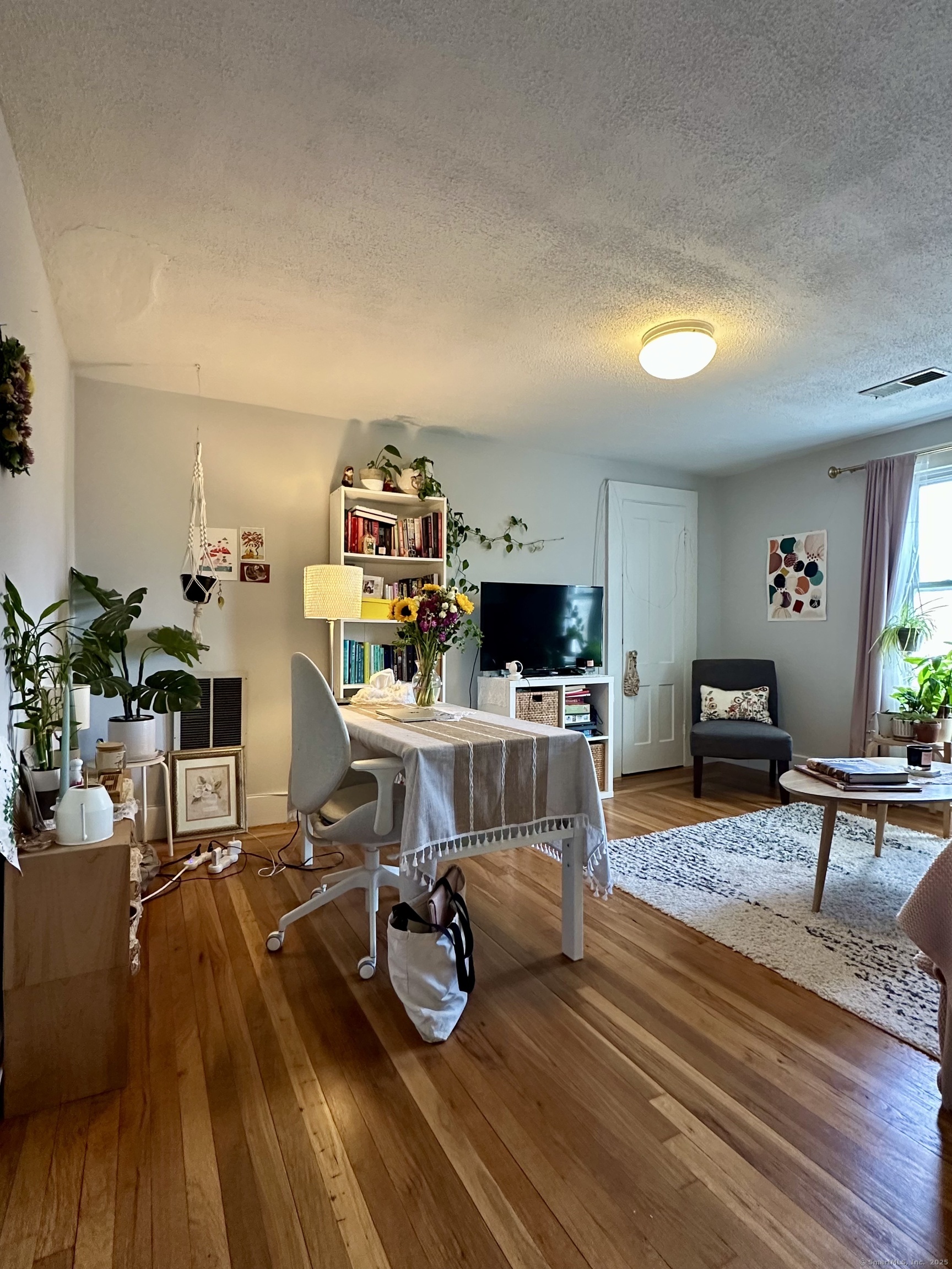 Rental Property at Orange Street 3rd Floor, New Haven, Connecticut - Bedrooms: 2 
Bathrooms: 1 
Rooms: 4  - $2,000 MO.