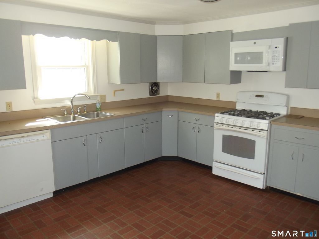 Photo of 192 Wells Street, Manchester, CT 06040 (MLS # 24166072)