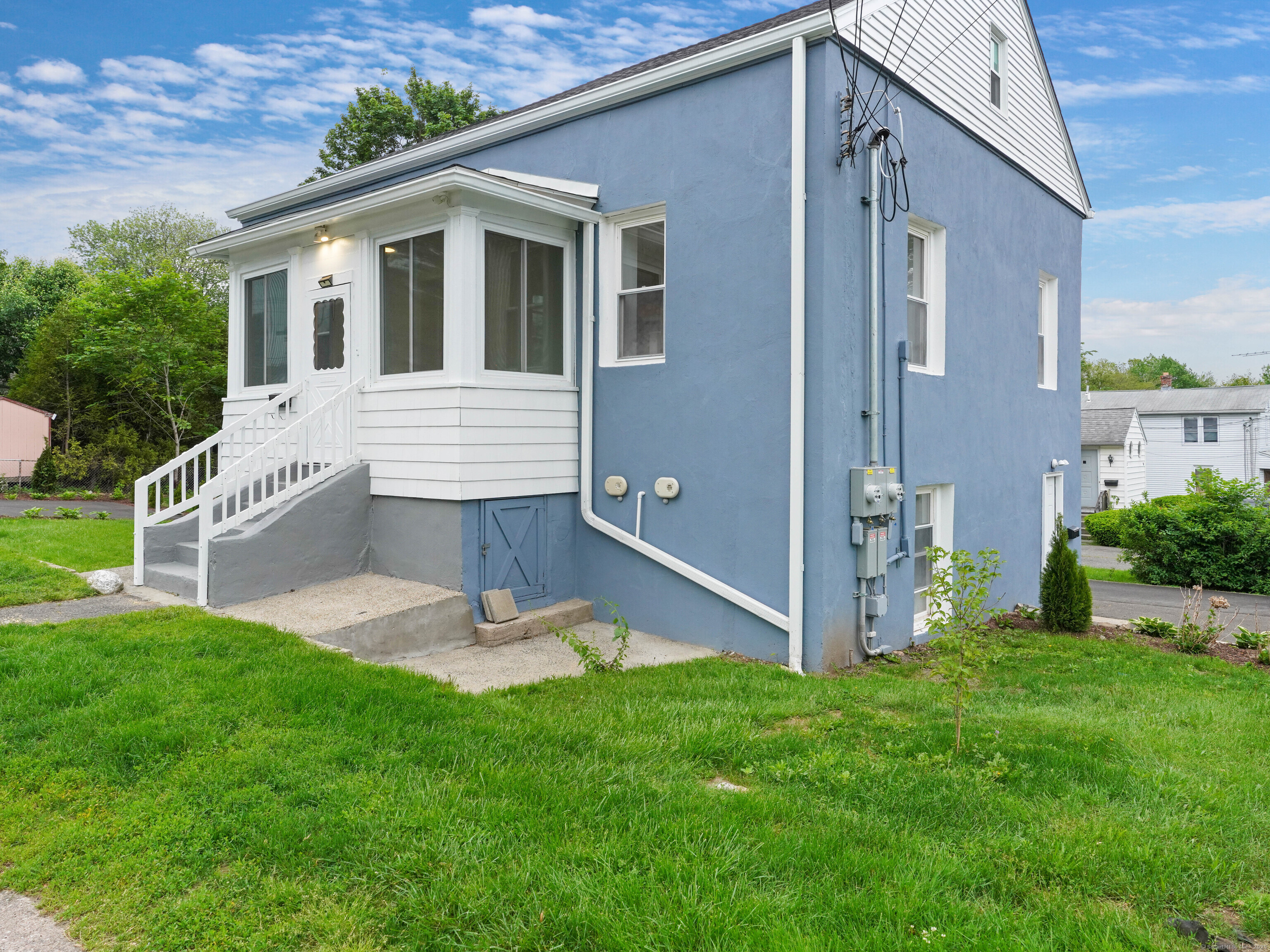 Lenox Road, Fairfield, Connecticut - 2 Bedrooms  
1 Bathrooms  
5 Rooms - 