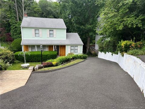 13 Hollow Tree Ridge Road Darien CT 06820