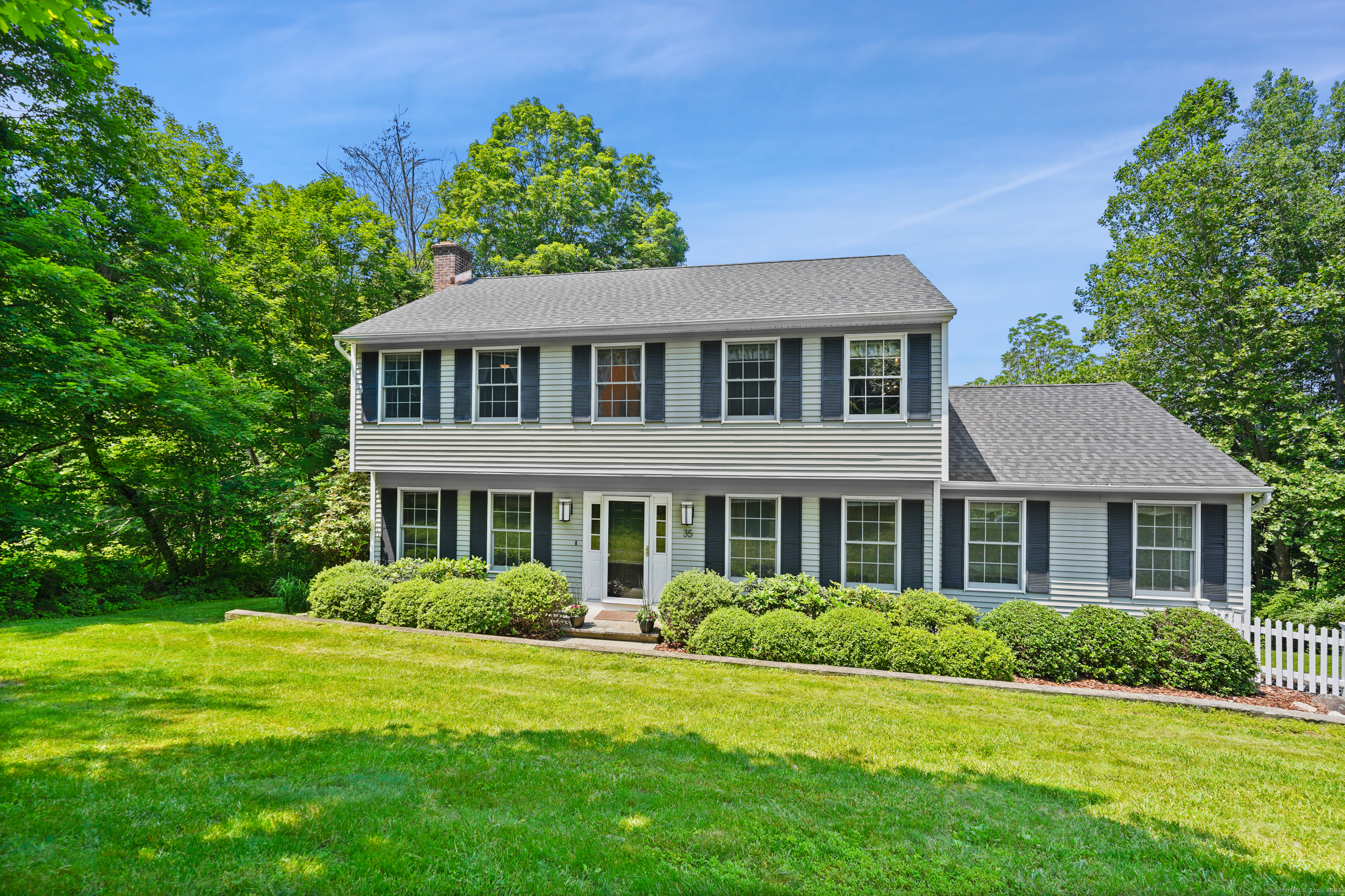 Cedar Vale Drive, New Milford, Connecticut - 4 Bedrooms  
3 Bathrooms  
8 Rooms - 