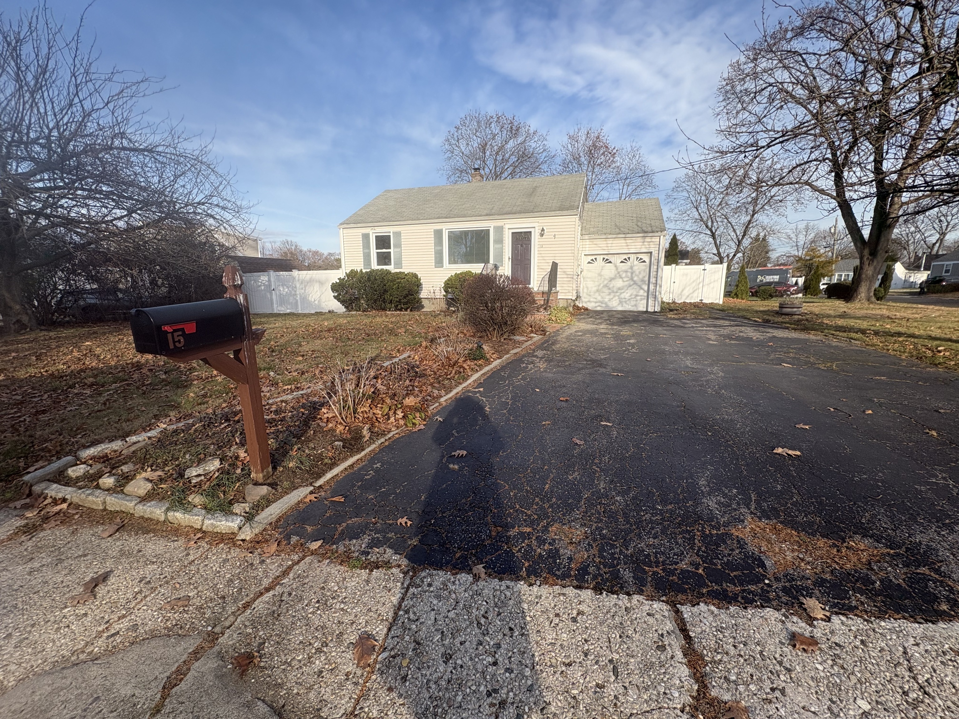 Ambler Drive, Norwalk, Connecticut - 2 Bedrooms  
1 Bathrooms  
4 Rooms - 