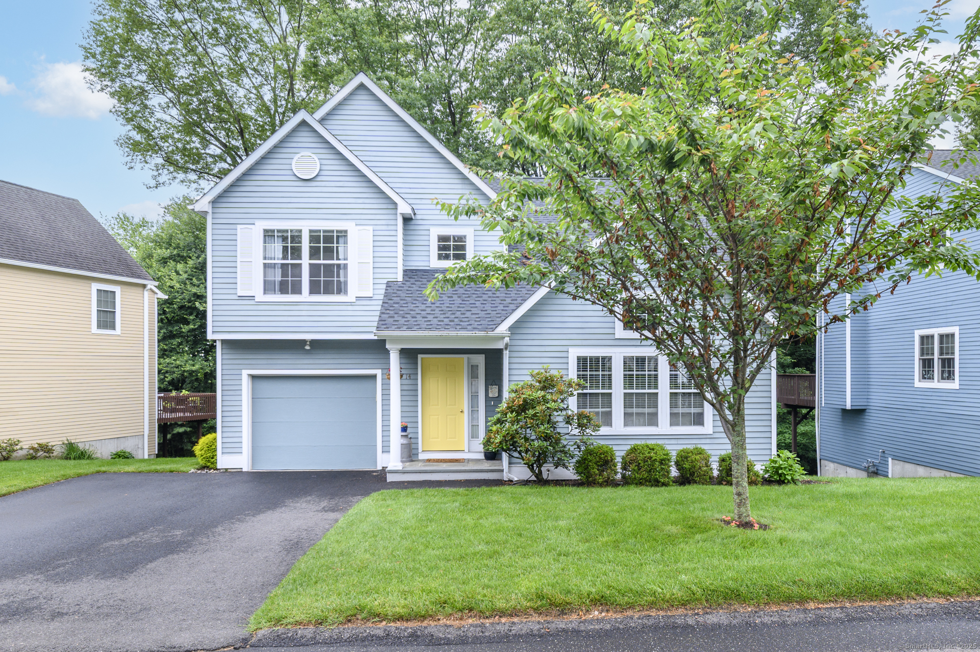 Linden Heights 14, Norwalk, Connecticut - 3 Bedrooms  
3 Bathrooms  
7 Rooms - 