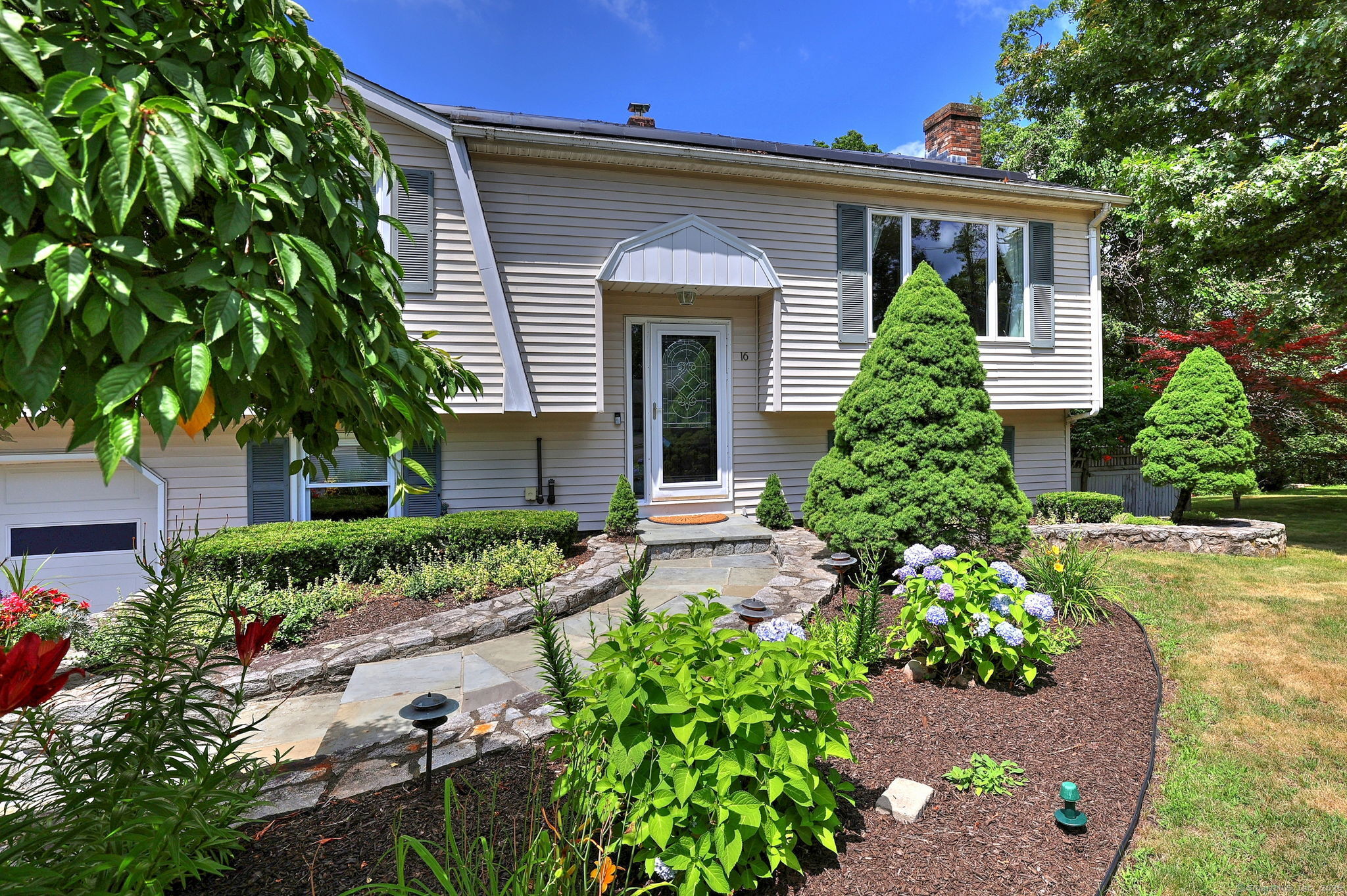 16 Stratton Court