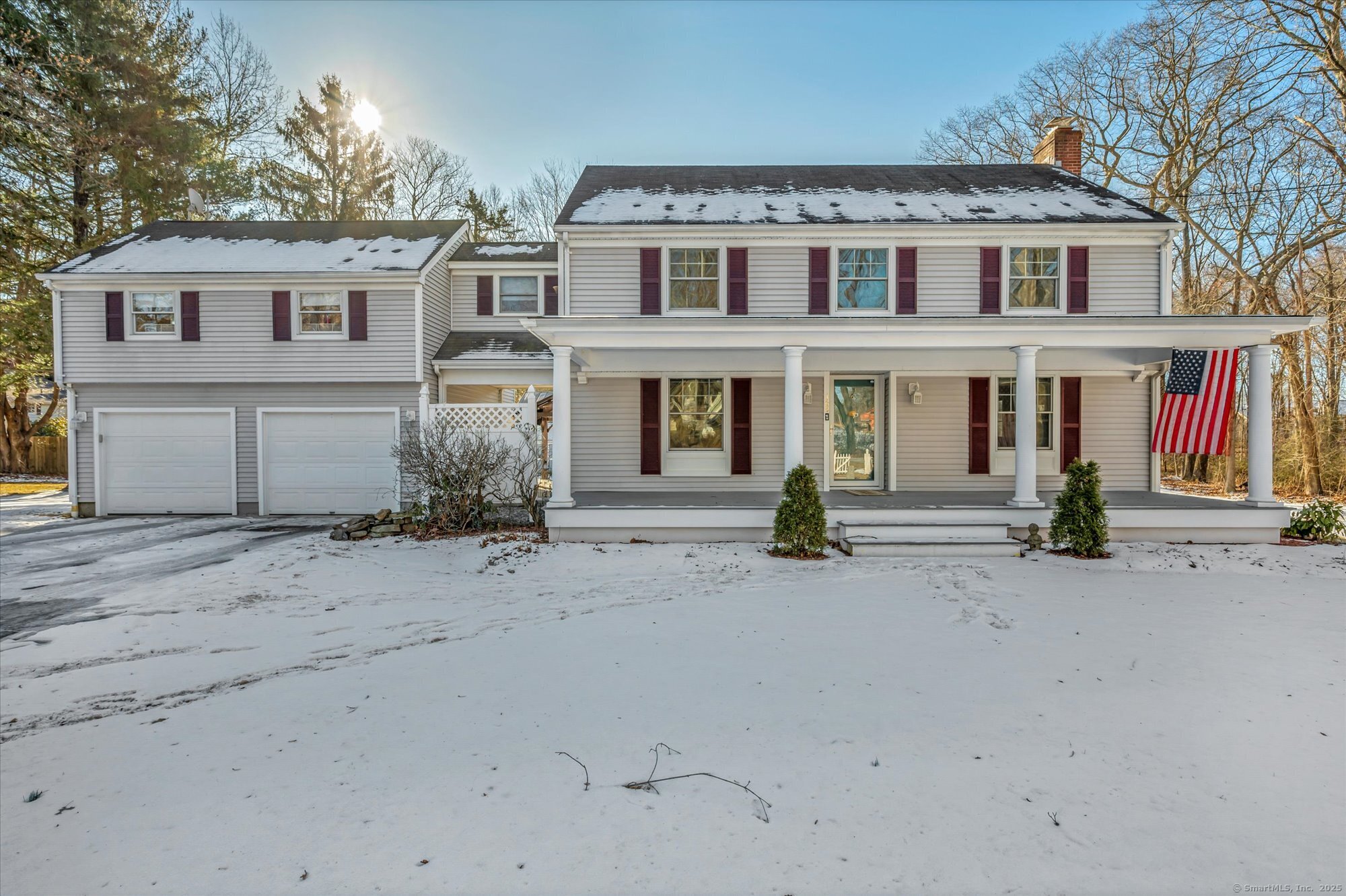 Green Hill Road, Madison, Connecticut - 4 Bedrooms  
3 Bathrooms  
6 Rooms - 