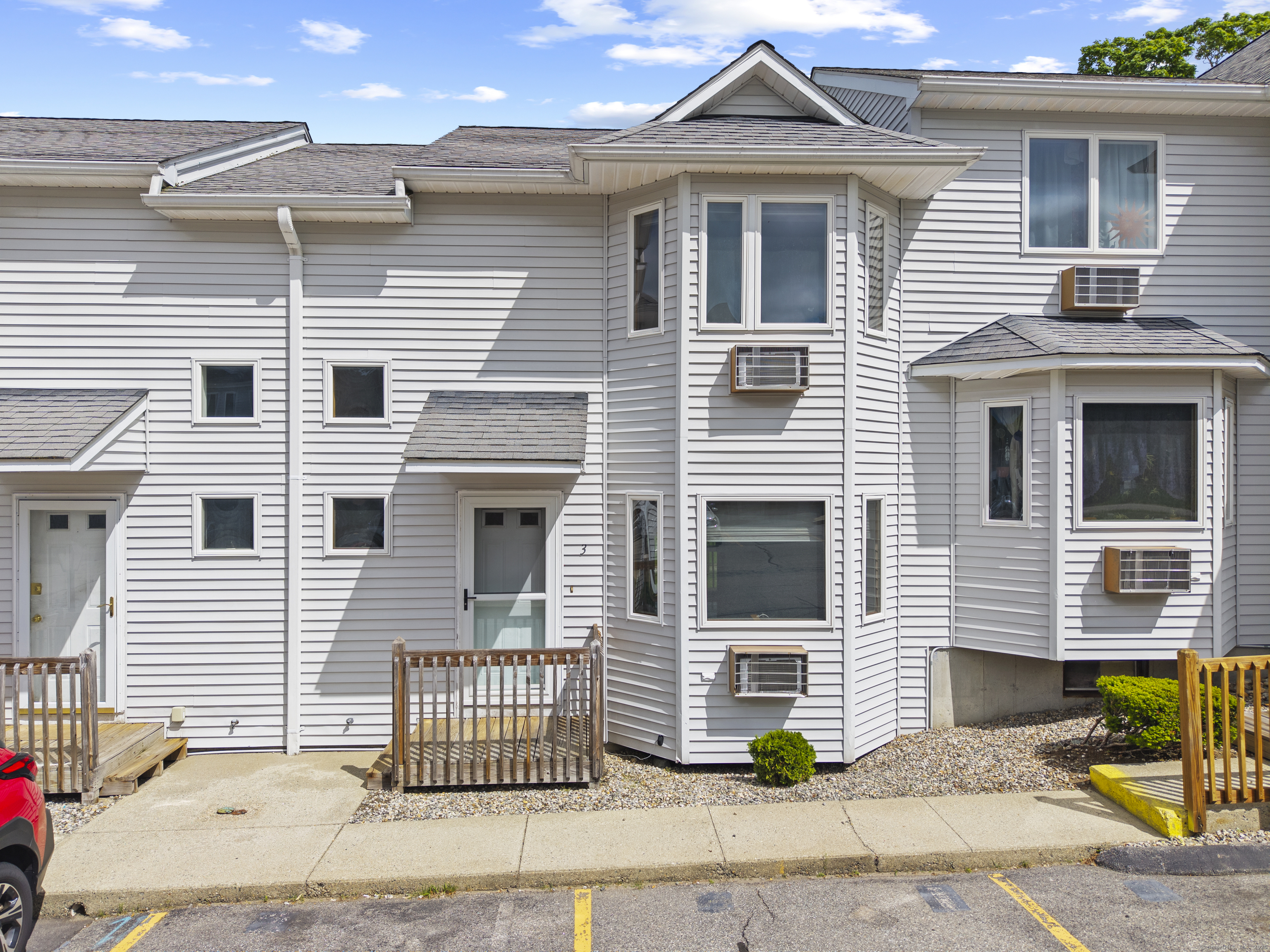 Anthony Street Apt 3, Griswold, Connecticut - 2 Bedrooms  
2 Bathrooms  
6 Rooms - 