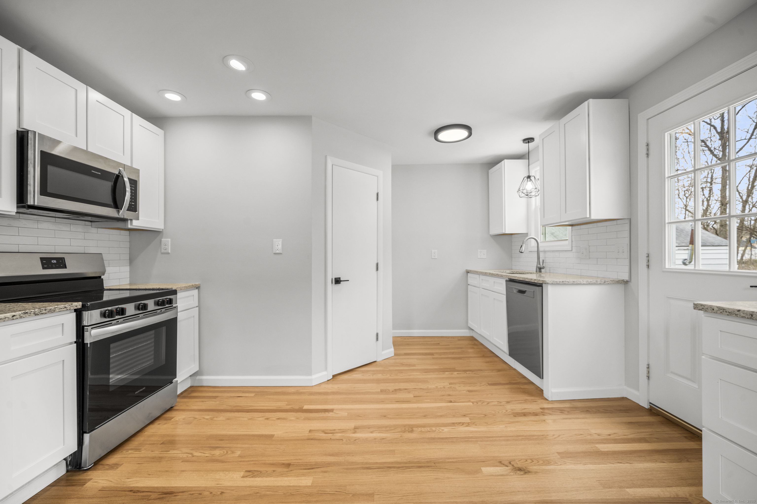 12 Smith Street, Windsor Locks, Connecticut image 4