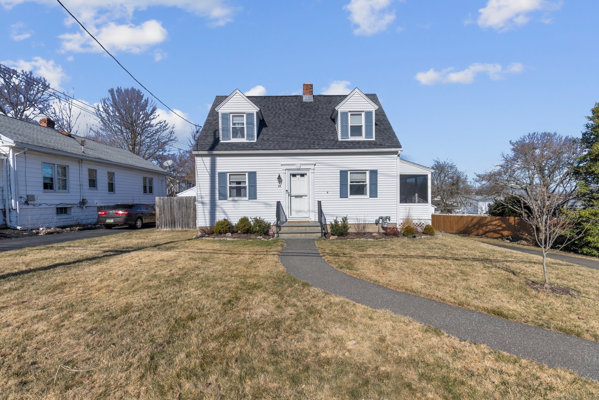 Grand Street, West Haven, Connecticut - 3 Bedrooms  
2 Bathrooms  
6 Rooms - 