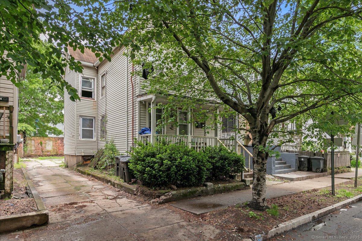 Property for Sale at Daggett Street, New Haven, Connecticut - Bedrooms: 4 
Bathrooms: 2 
Rooms: 8  - $190,000
