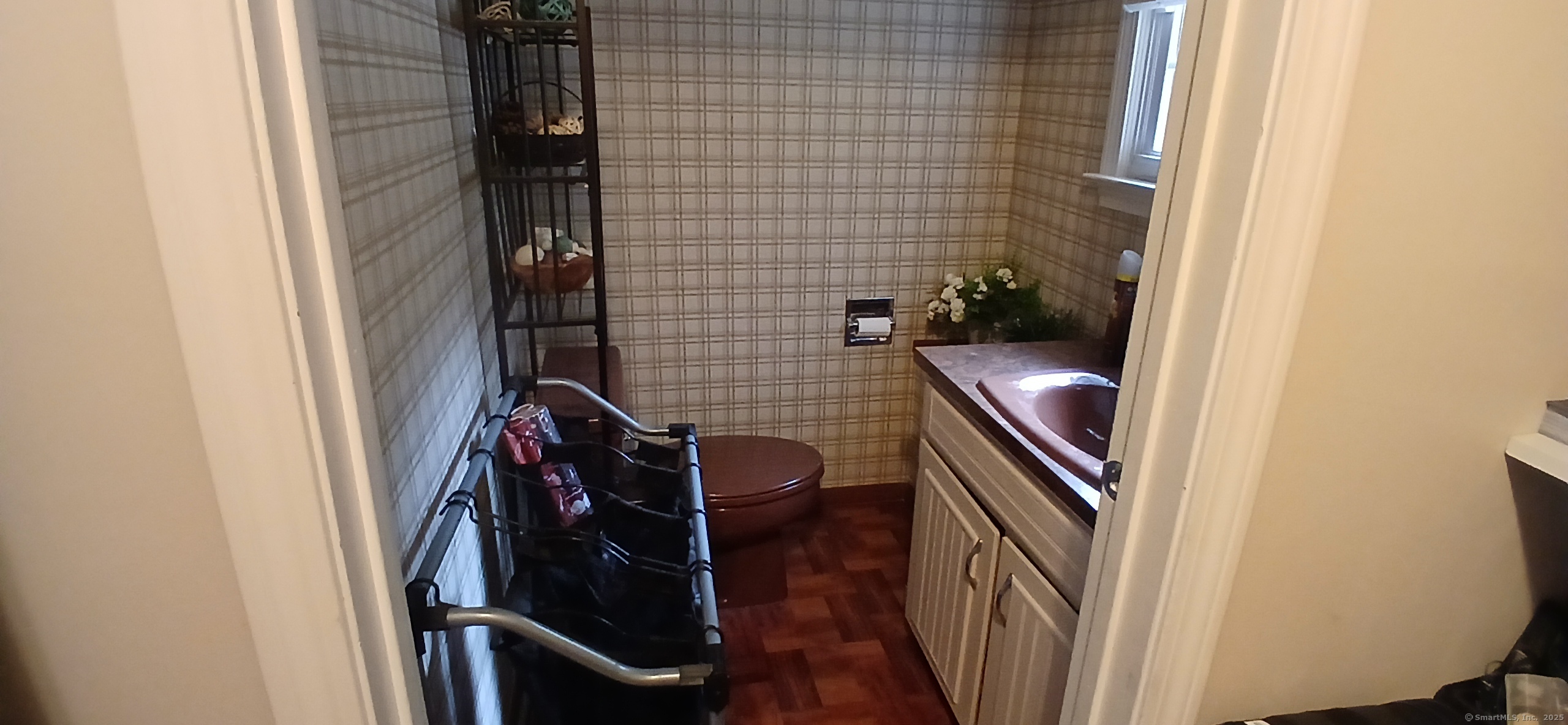 Torrington, Connecticut 06790, United States, 3 Bedrooms Bedrooms, ,3 BathroomsBathrooms,Residential,Pending,209019