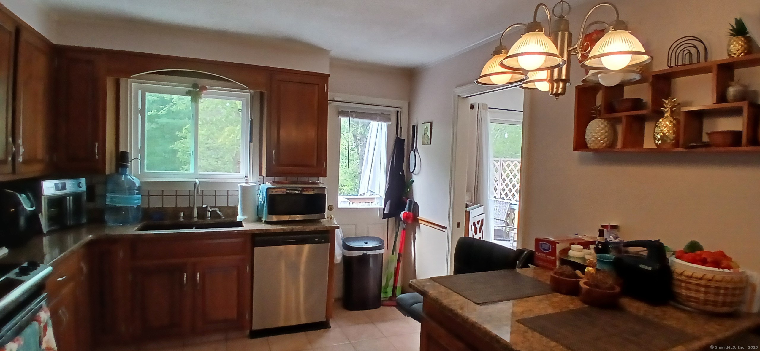 Torrington, Connecticut 06790, United States, 3 Bedrooms Bedrooms, ,3 BathroomsBathrooms,Residential,Pending,209019