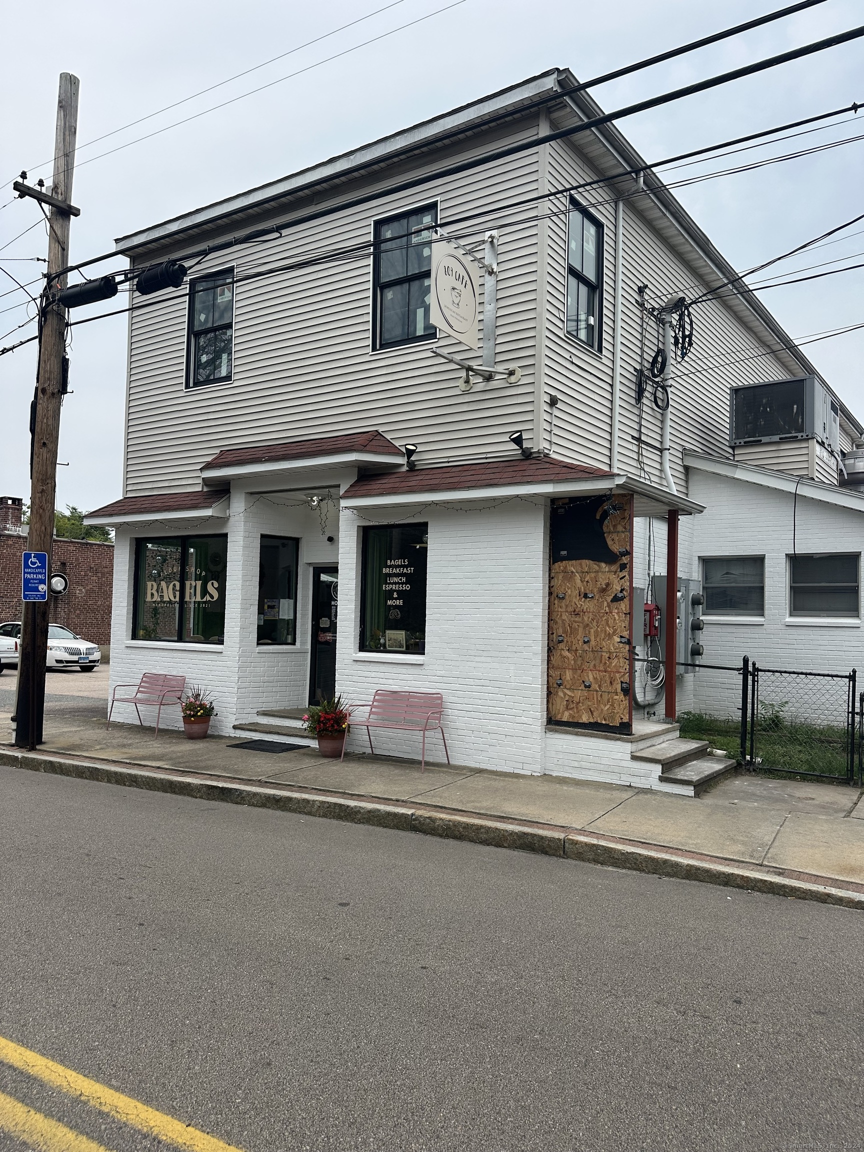 20 Mechanic Street 1, Stonington, Connecticut - 3 Bedrooms  
2 Bathrooms  
6 Rooms - 