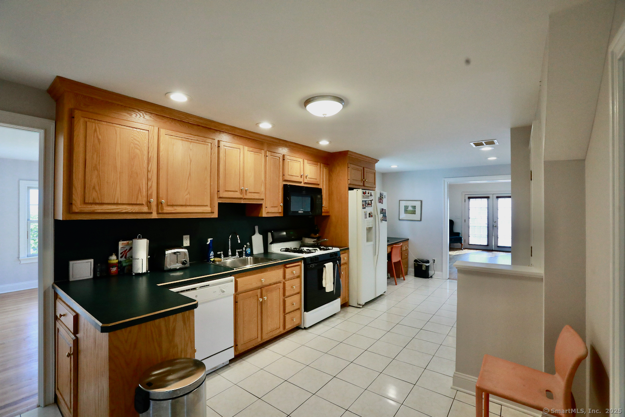 1035 Black Rock Turnpike #1035, Fairfield, Connecticut image 7