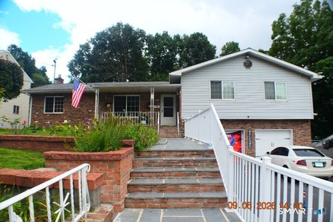 Multifamily For Rent - 32 Garden Hill Circle #32<br/> Waterbury, CT 06704