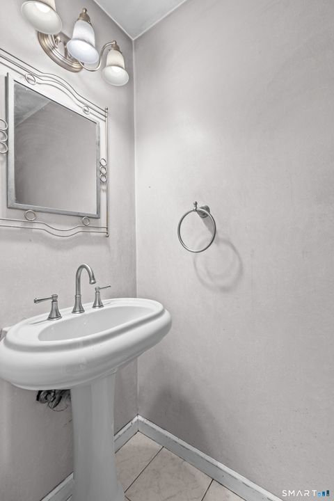 Tiny photo for 5 Deer Run #5, Bethel, CT 06801 (MLS # 24156380)