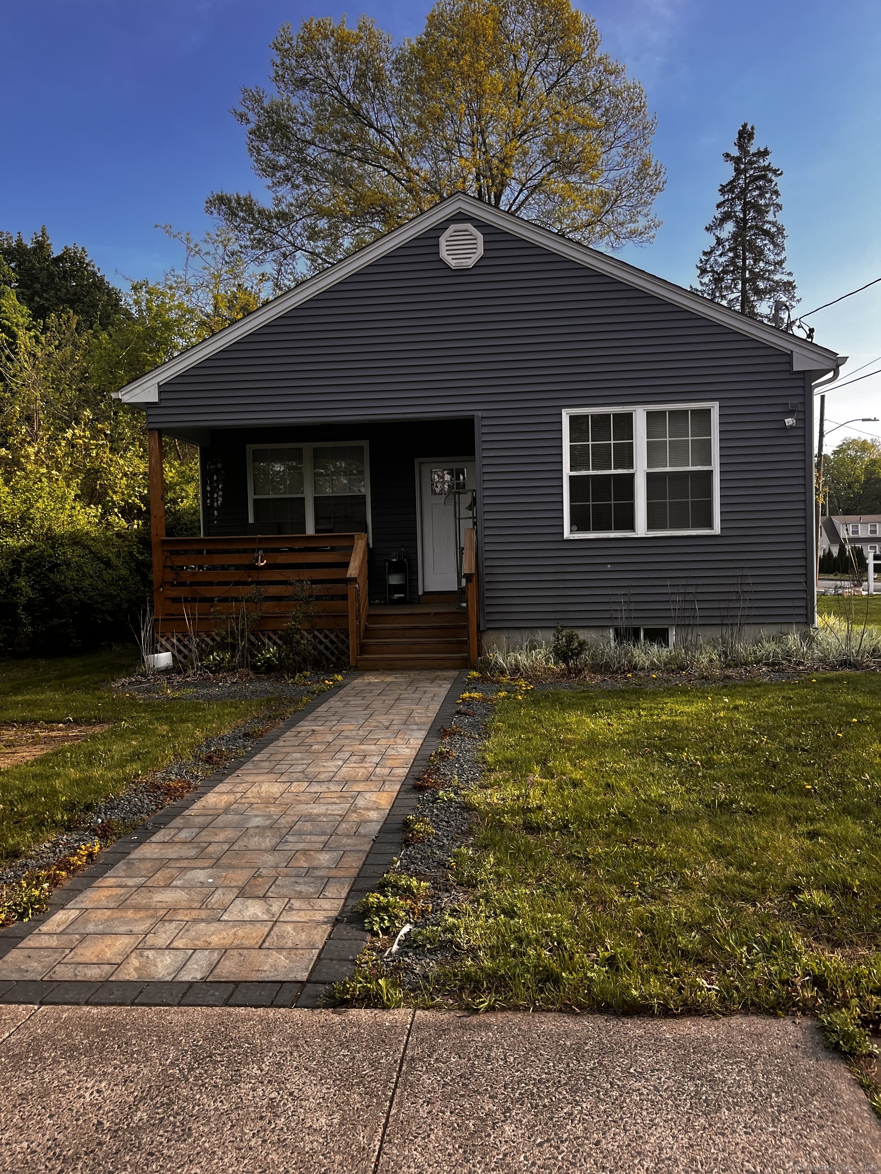 16 Songonosk Street, Windsor, Connecticut image 1