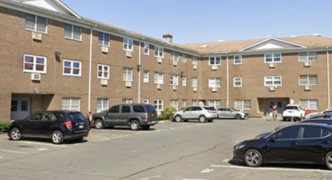 Rental Property at Mckinley Avenue C8, Bridgeport, Connecticut - Bathrooms: 1 
Rooms: 2  - $1,300 MO.