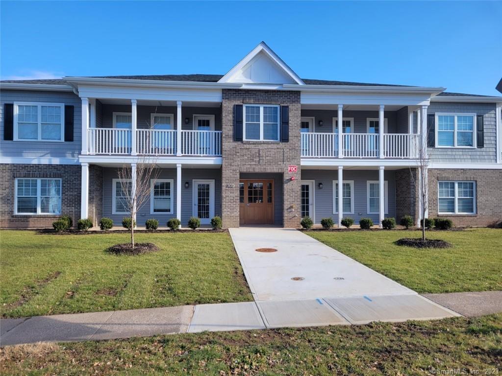Rental Property at Berkshire Road 322, West Hartford, Connecticut - Bedrooms: 2 
Bathrooms: 2 
Rooms: 5  - $2,850 MO.