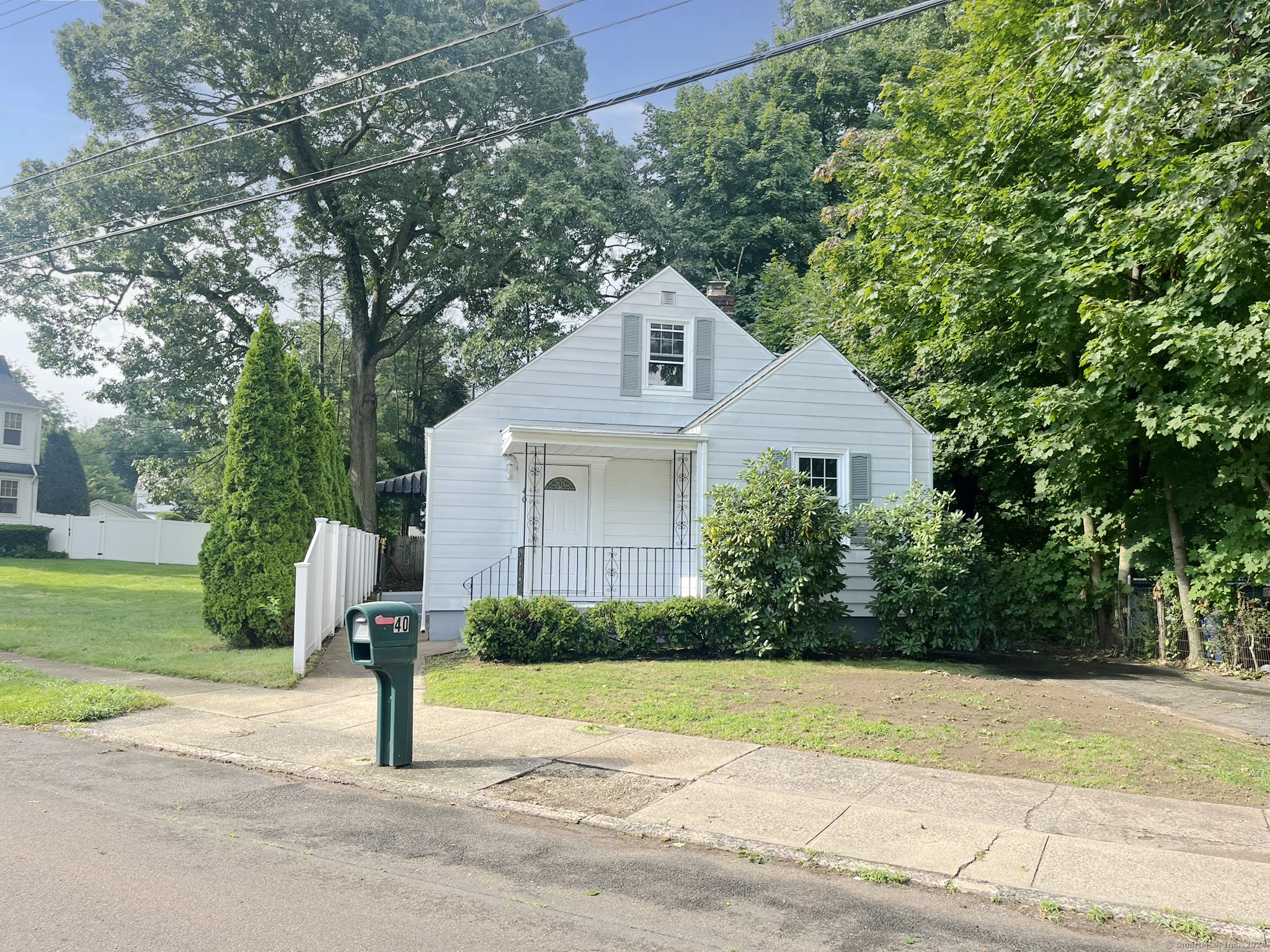 40 Highview Avenue, West Haven, Connecticut - 3 Bedrooms  
2 Bathrooms  
6 Rooms - 