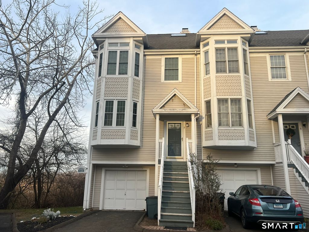 Photo of 924 Quinnipiac Avenue #APT 7, New Haven, CT 06513 (MLS # 24144232)