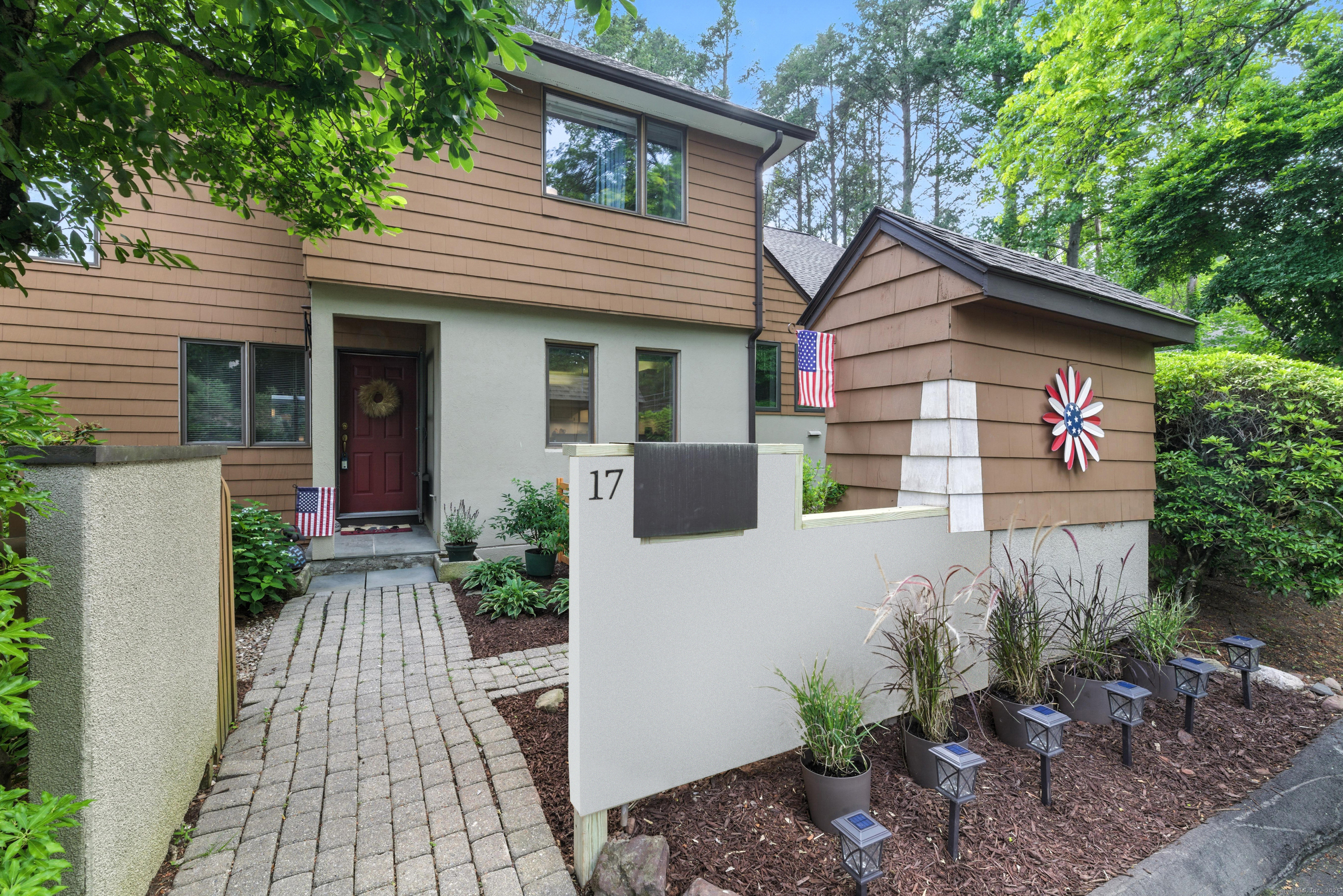 Property for Sale at Font Hill Park 17, Bloomfield, Connecticut - Bedrooms: 2 
Bathrooms: 3 
Rooms: 5  - $299,900