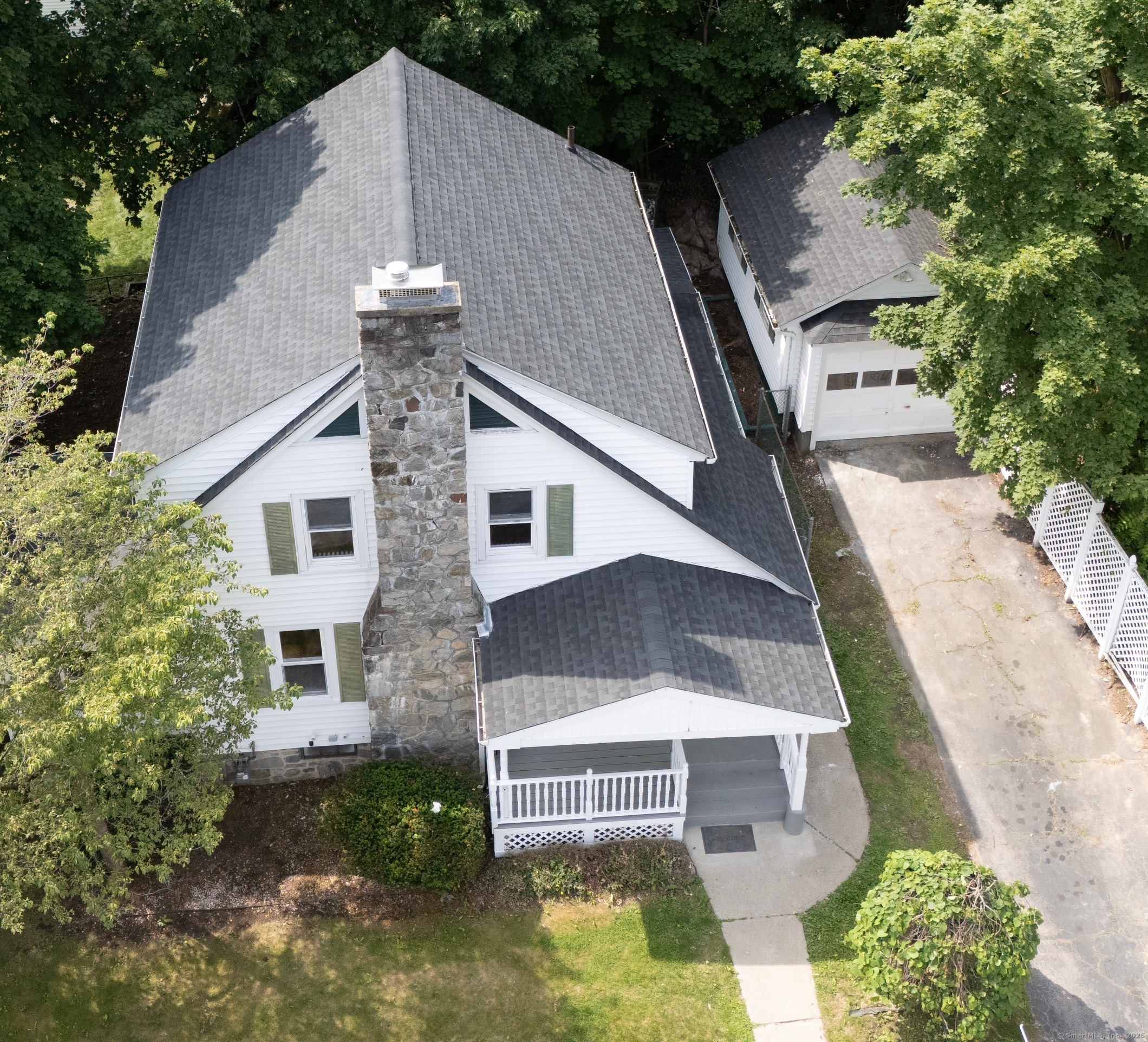 Highland Avenue, Naugatuck, Connecticut - 3 Bedrooms  
1 Bathrooms  
6 Rooms - 
