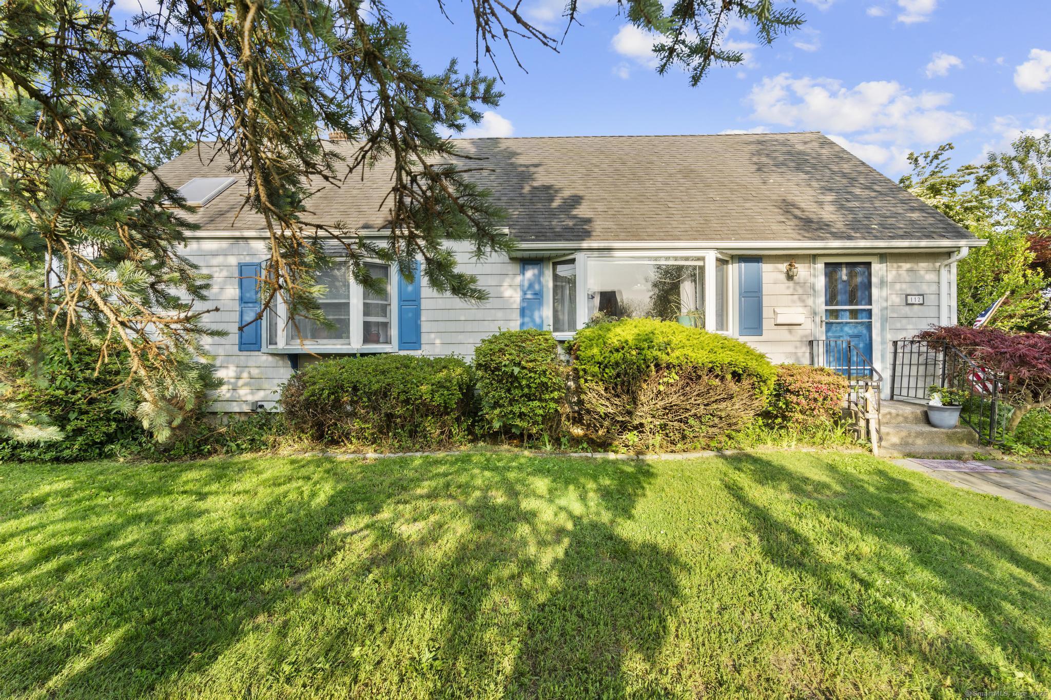 Vermont Avenue, Stratford, Connecticut - 4 Bedrooms  
2 Bathrooms  
9 Rooms - 