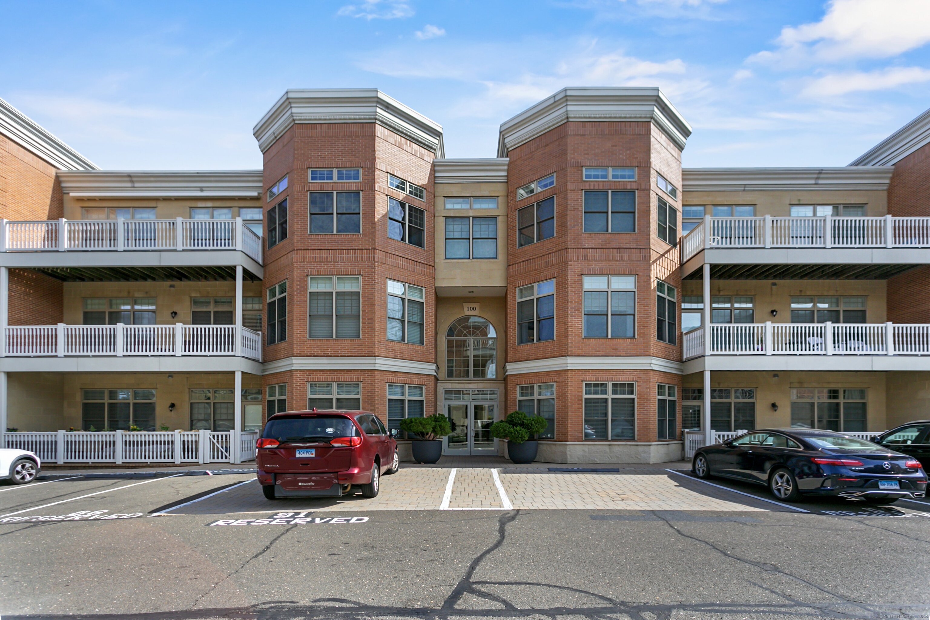 Property for Sale at 100 Stone Ridge Way Apt 2G, Fairfield, Connecticut - Bedrooms: 2 
Bathrooms: 2 
Rooms: 4  - $659,000