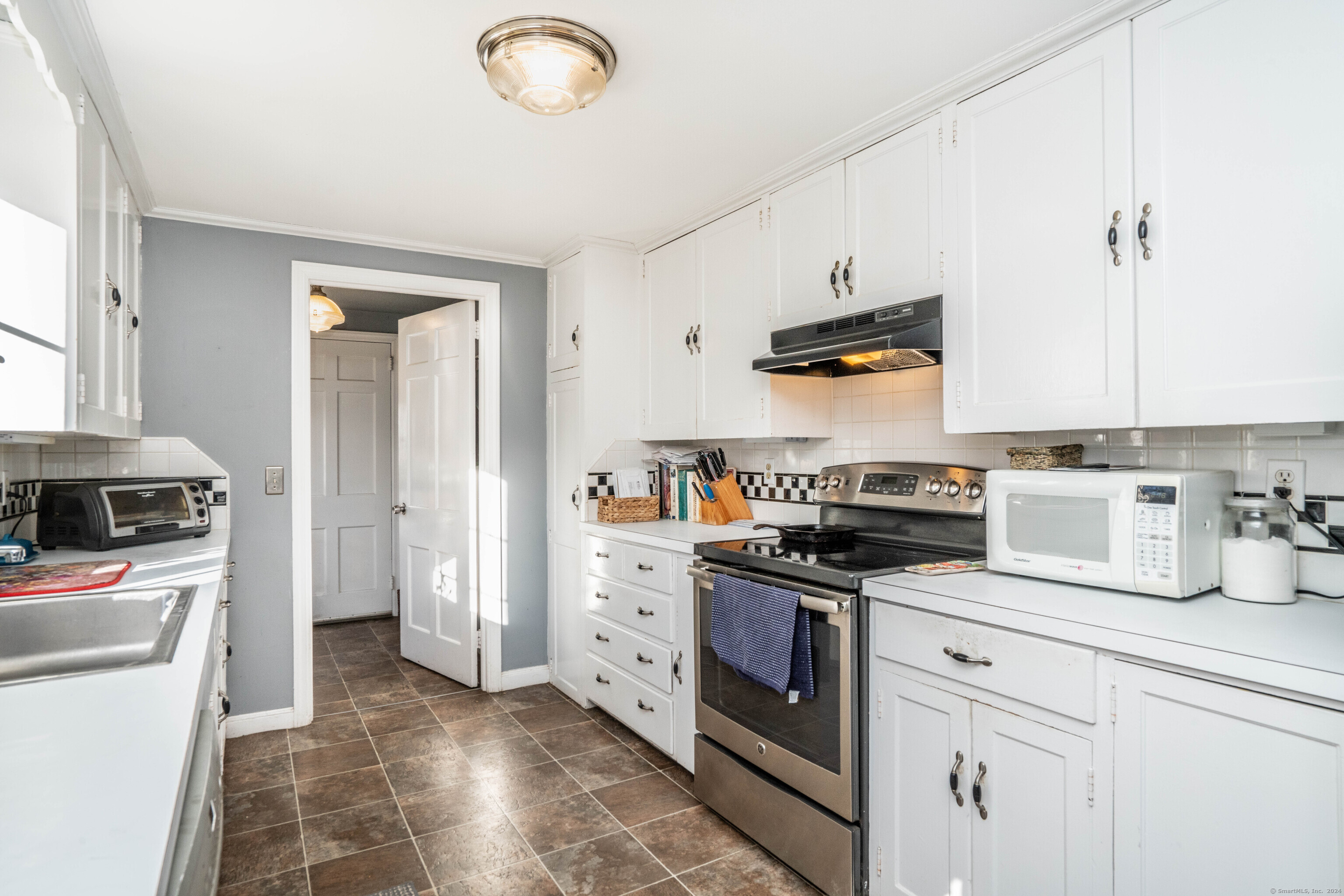 765 Mountain Road, West Hartford, Connecticut image 17