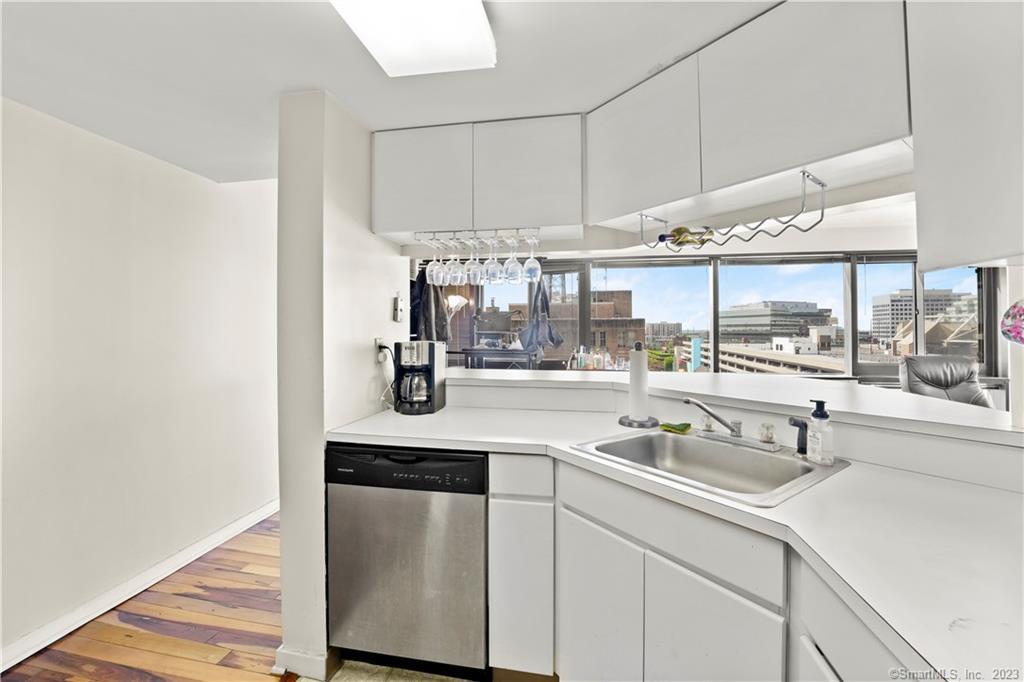 Photo 12 of 23 of 127 Greyrock Place 1013 condo