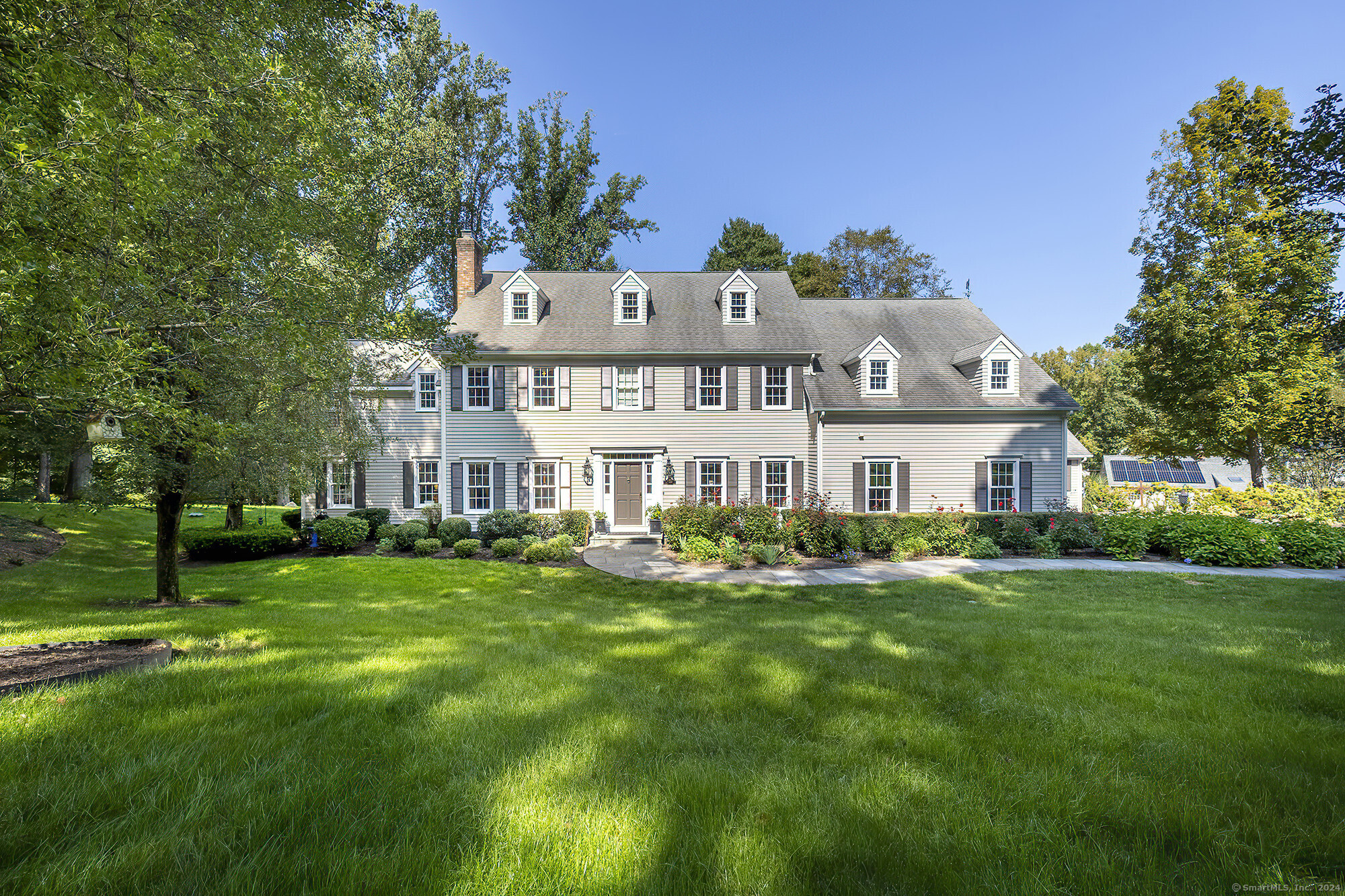 19 Blackman Road, Ridgefield, Connecticut - 5 Bedrooms  
5 Bathrooms  
15 Rooms - 