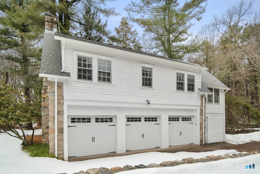 14 Chestnut Hill Road