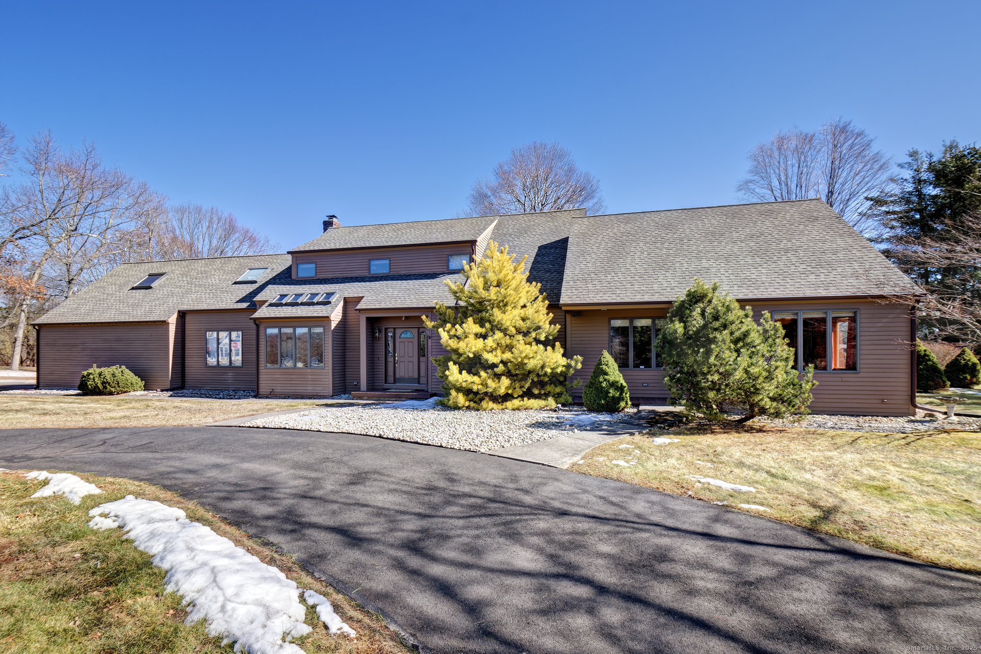 Black Walnut Drive, Middletown, Connecticut - 3 Bedrooms  
3 Bathrooms  
11 Rooms - 