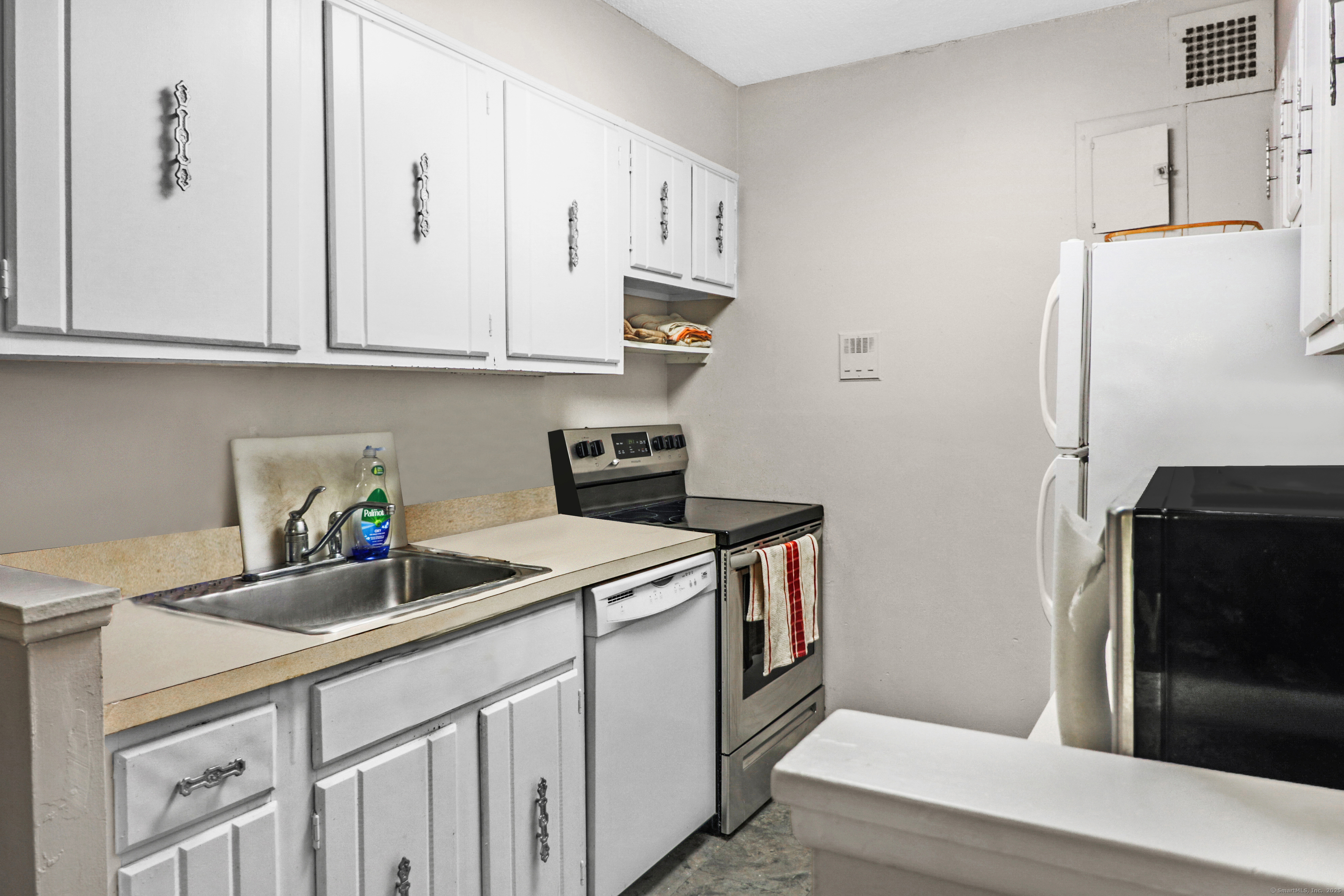 44 Strawberry Hill Avenue #APT 9P, Stamford, Connecticut image 7